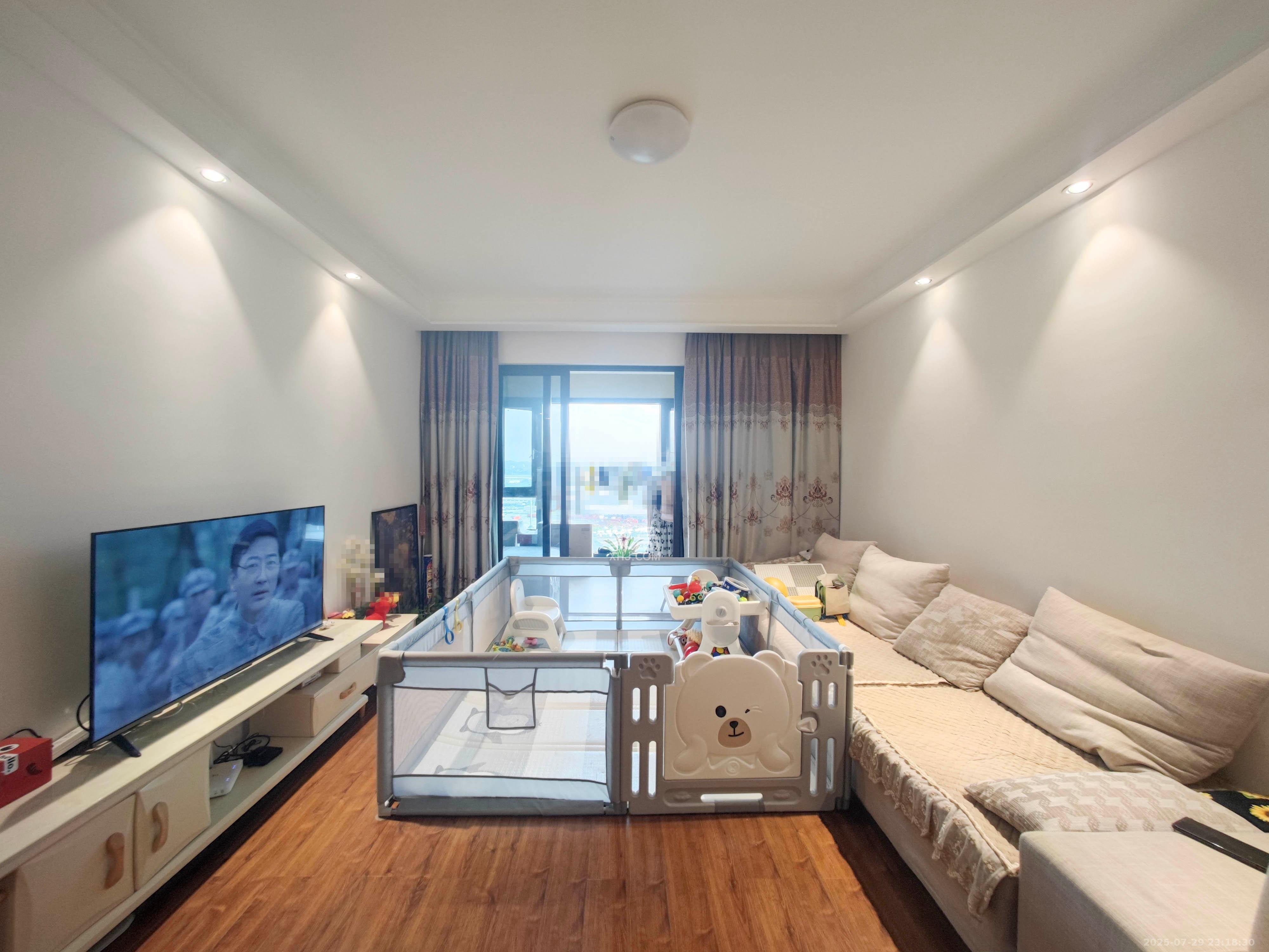 奥园誉景华府 3室2厅2卫 85.0万 奥园誉景华府 3室2厅2卫 85.0万客厅