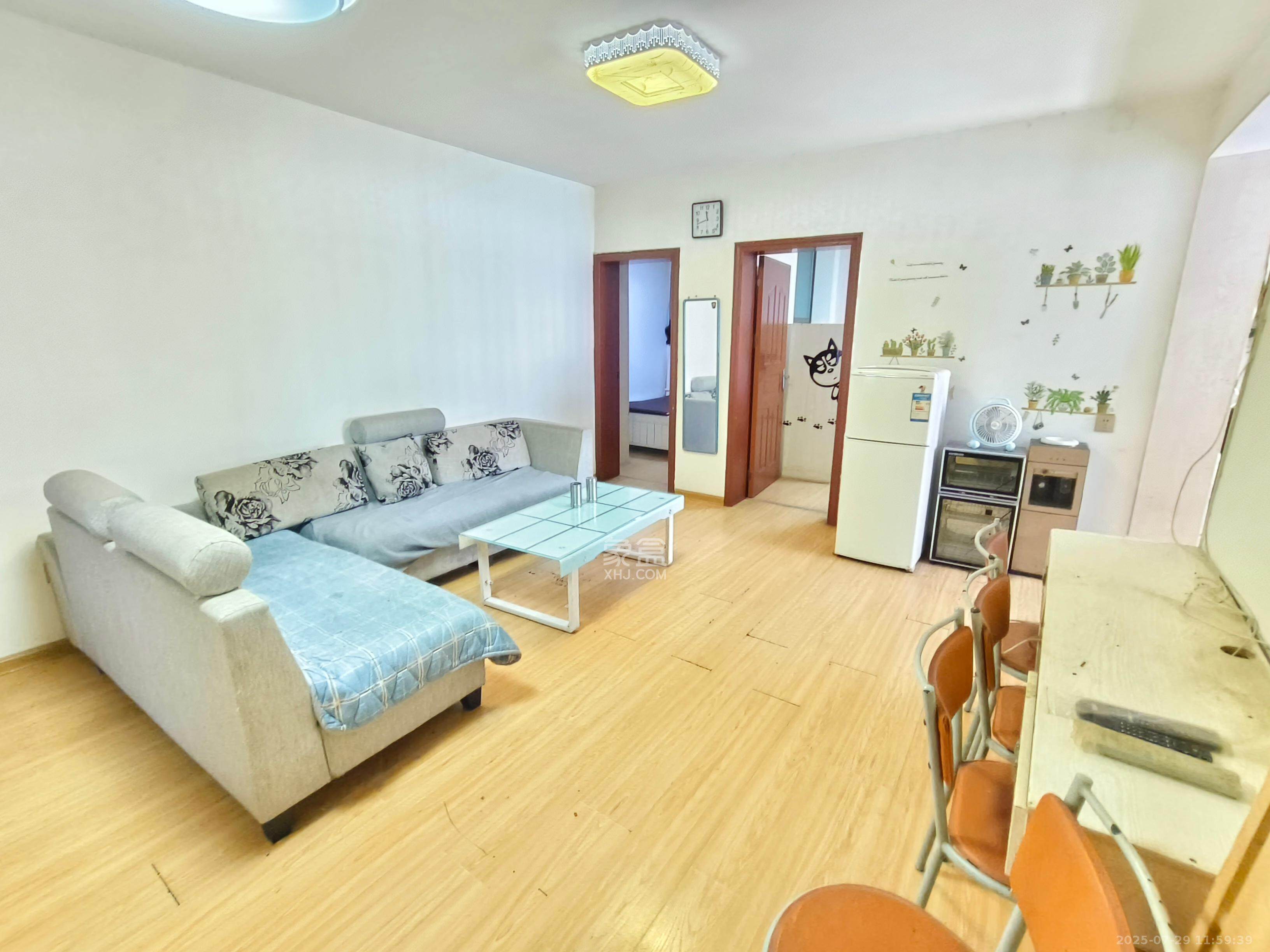 坡子街综合楼 2室1厅1卫 1600.0元/月 坡子街综合楼 2室1厅1卫 1600.0元/月室内图