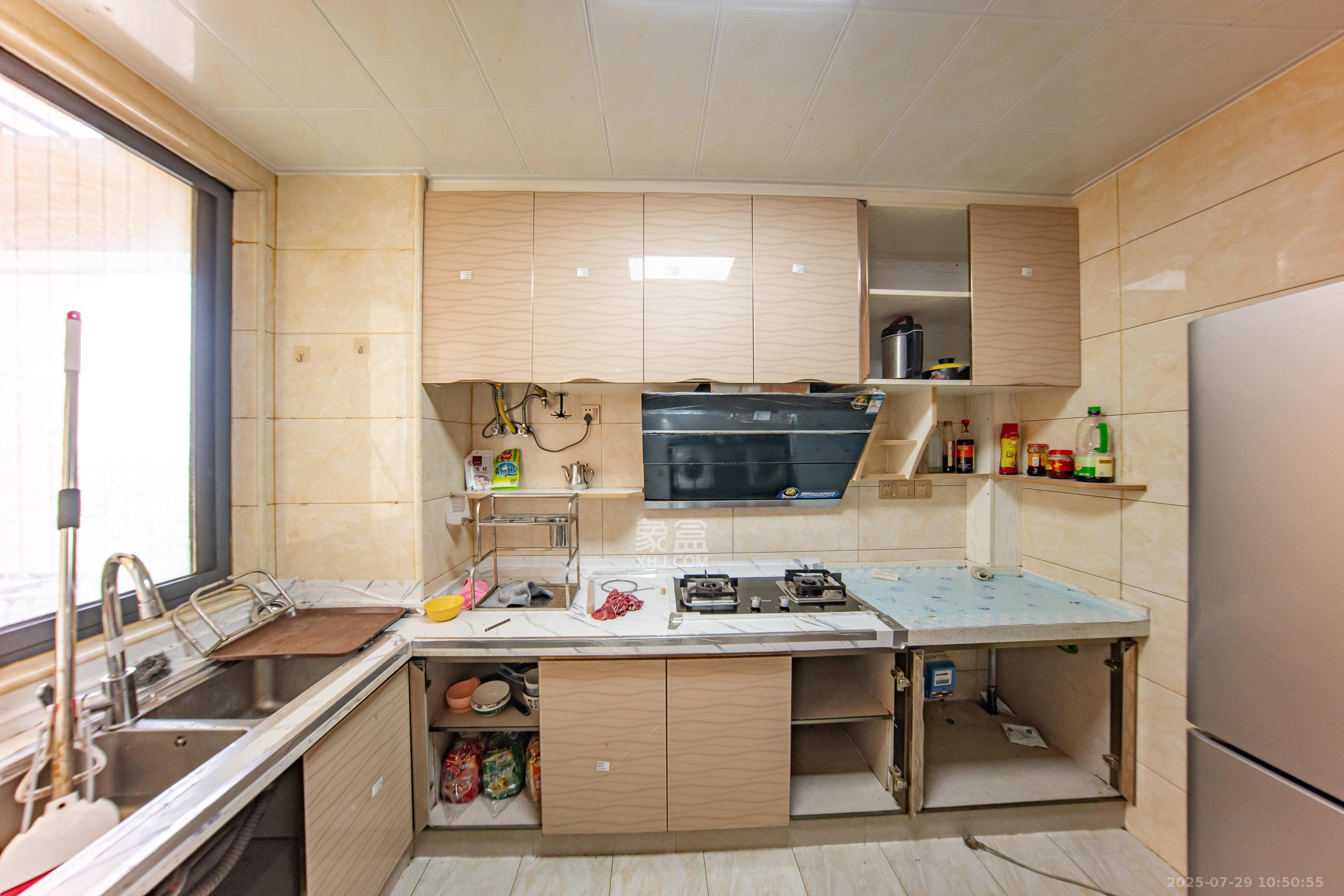 九龙领仕汇  3室1厅1卫    2200.0元/月室内图