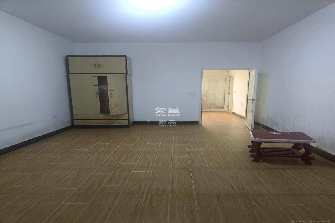 石岭塘社区兴安区  1室1厅1卫    1000.0元/月 石岭塘社区兴安区  1室1厅1卫    1000.0元/月室内图1