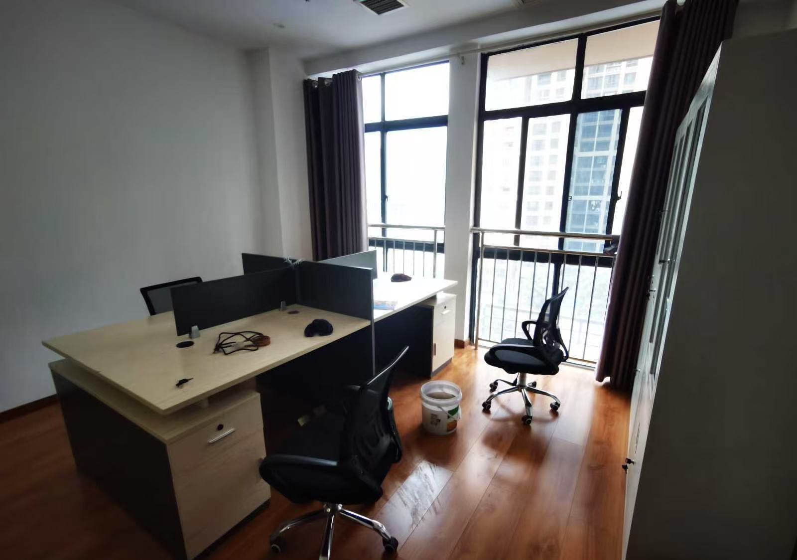 融冠亲城50写字楼 1室1厅1卫 3800.0元/月 融冠亲城50写字楼 1室1厅1卫 3800.0元/月室内图