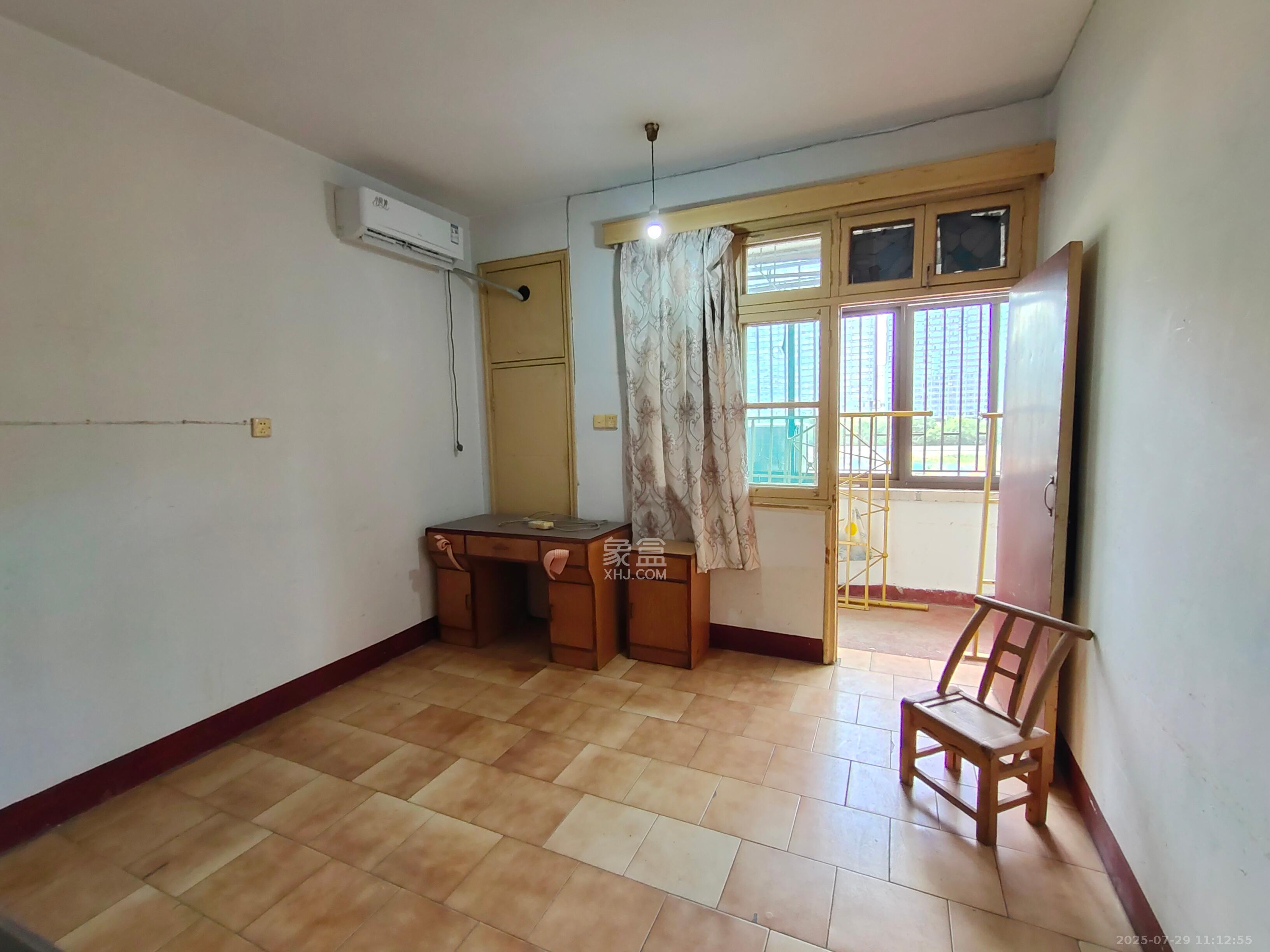 省委五区宿舍  3室2厅1卫    2300.0元/月 省委五区宿舍  3室2厅1卫    2300.0元/月室内图