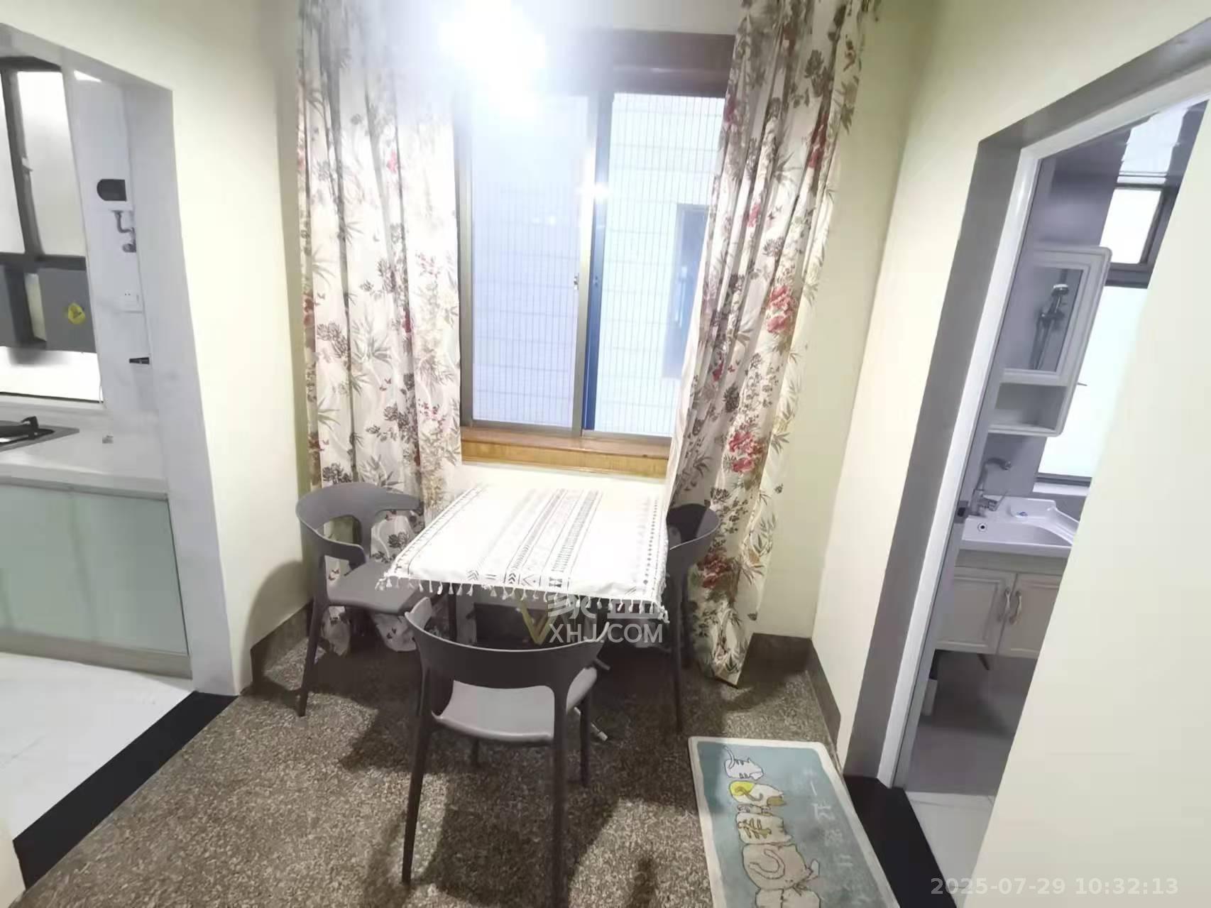 长沙市自来水公司住宅小区(白沙路119号) 2室1厅1卫 2200.0元/月 长沙市自来水公司住宅小区(白沙路119号) 2室1厅1卫 2200.0元/月室内图