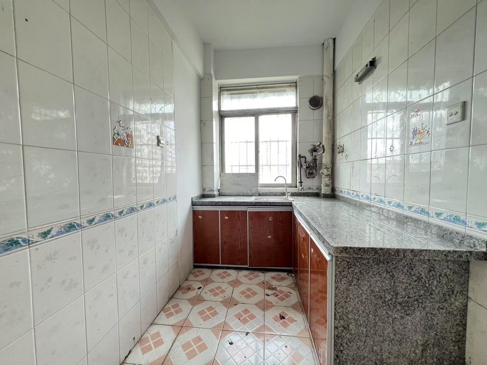 气象局宿舍(海府路60号)  3室2厅1卫    135.0万 气象局宿舍(海府路60号)  3室2厅1卫    135.0万客厅