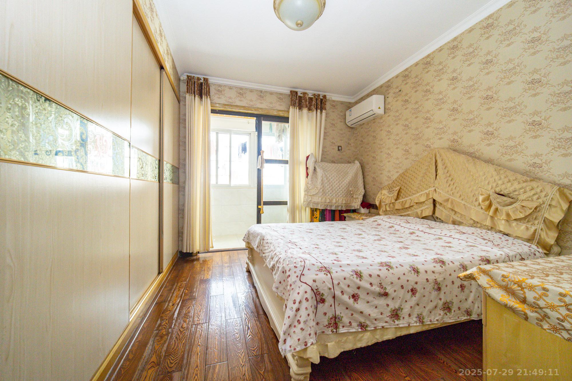 星邮公寓 4室2厅3卫 170.0万 星邮公寓 4室2厅3卫 170.0万卧室