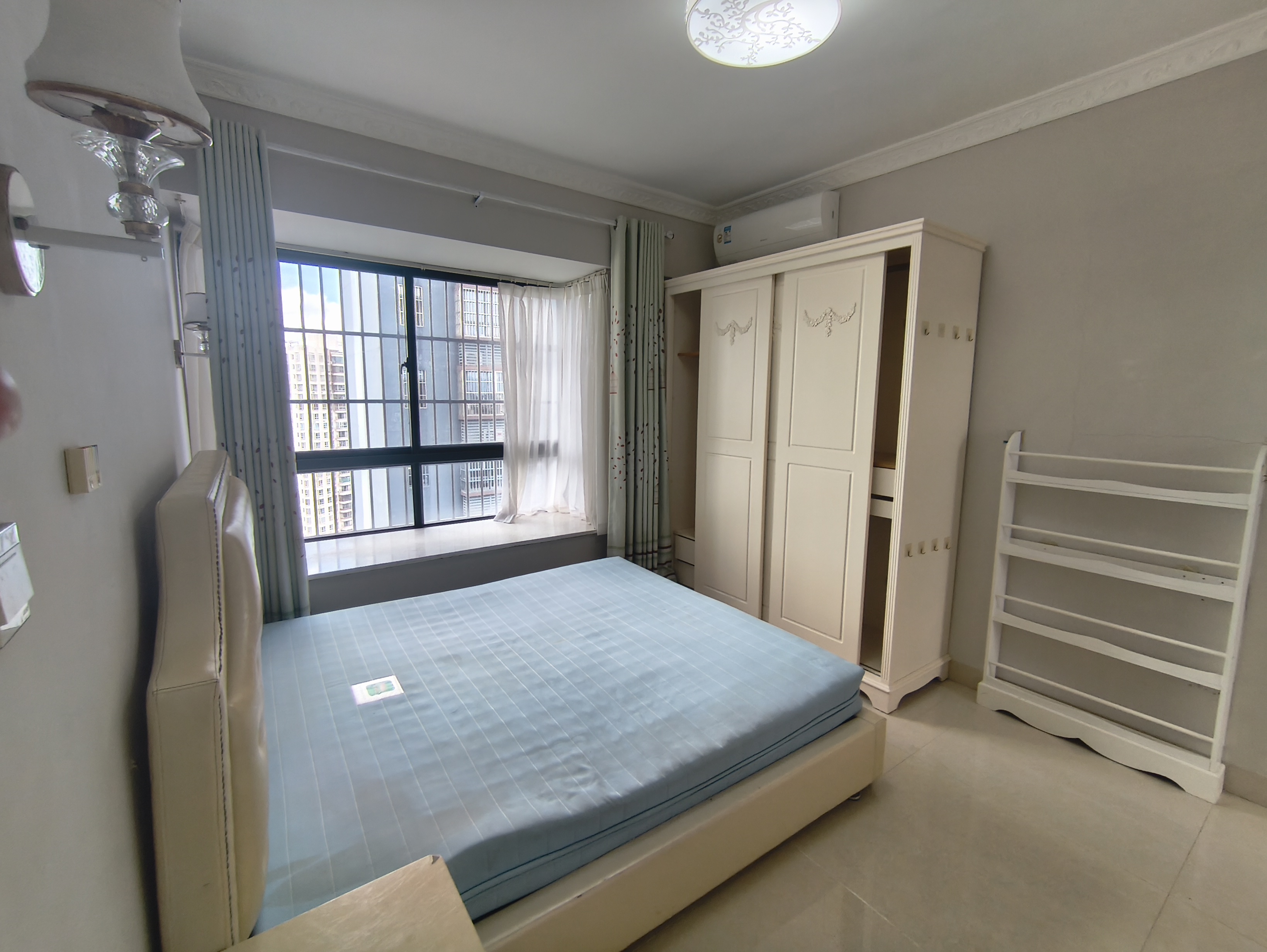 滨江熙岸小区 3室2厅2卫 2700.0元/月 滨江熙岸小区 3室2厅2卫 2700.0元/月室内图