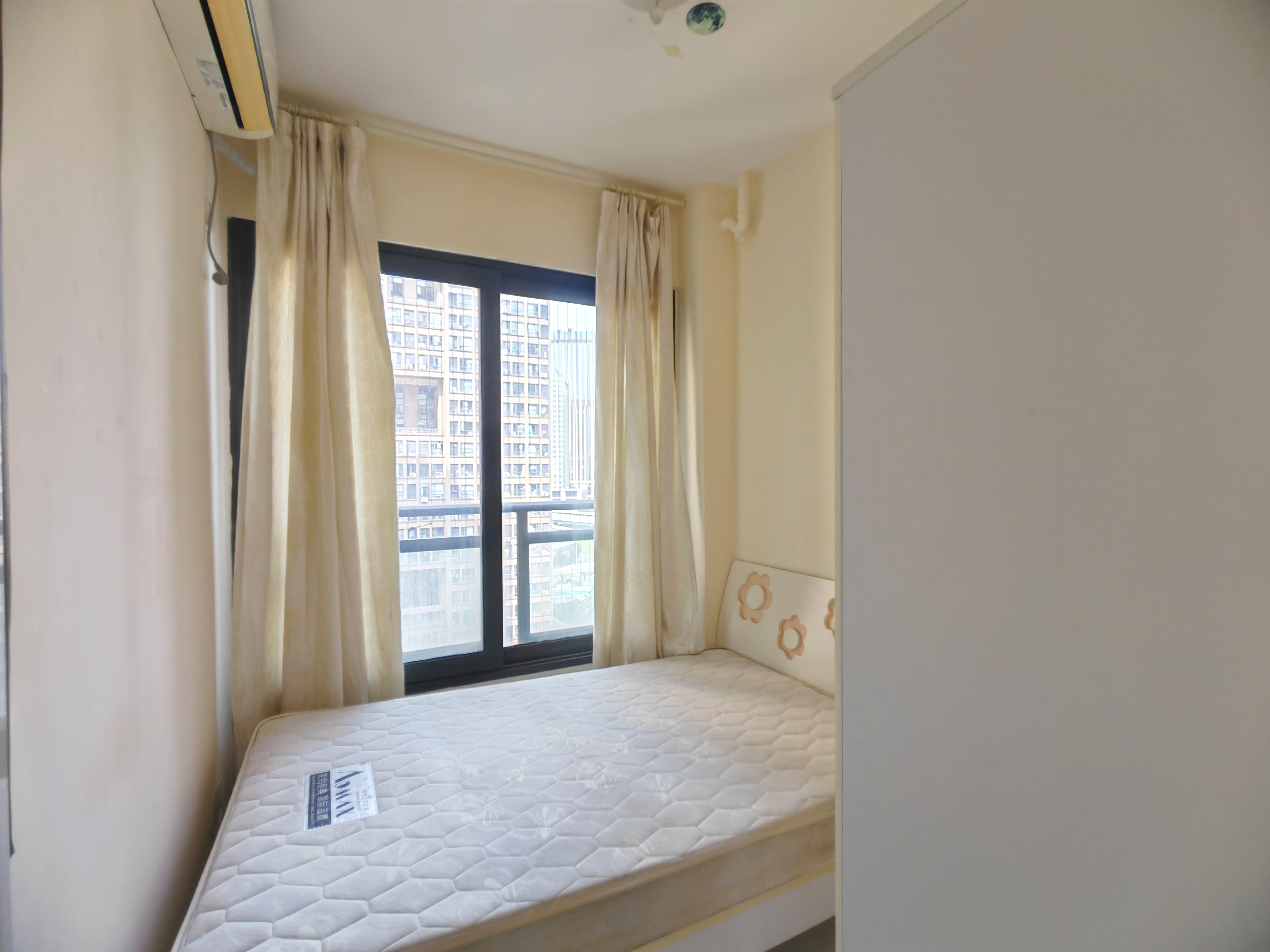 正大豪庭 3室2厅1卫 150.0万 正大豪庭 3室2厅1卫 150.0万客厅