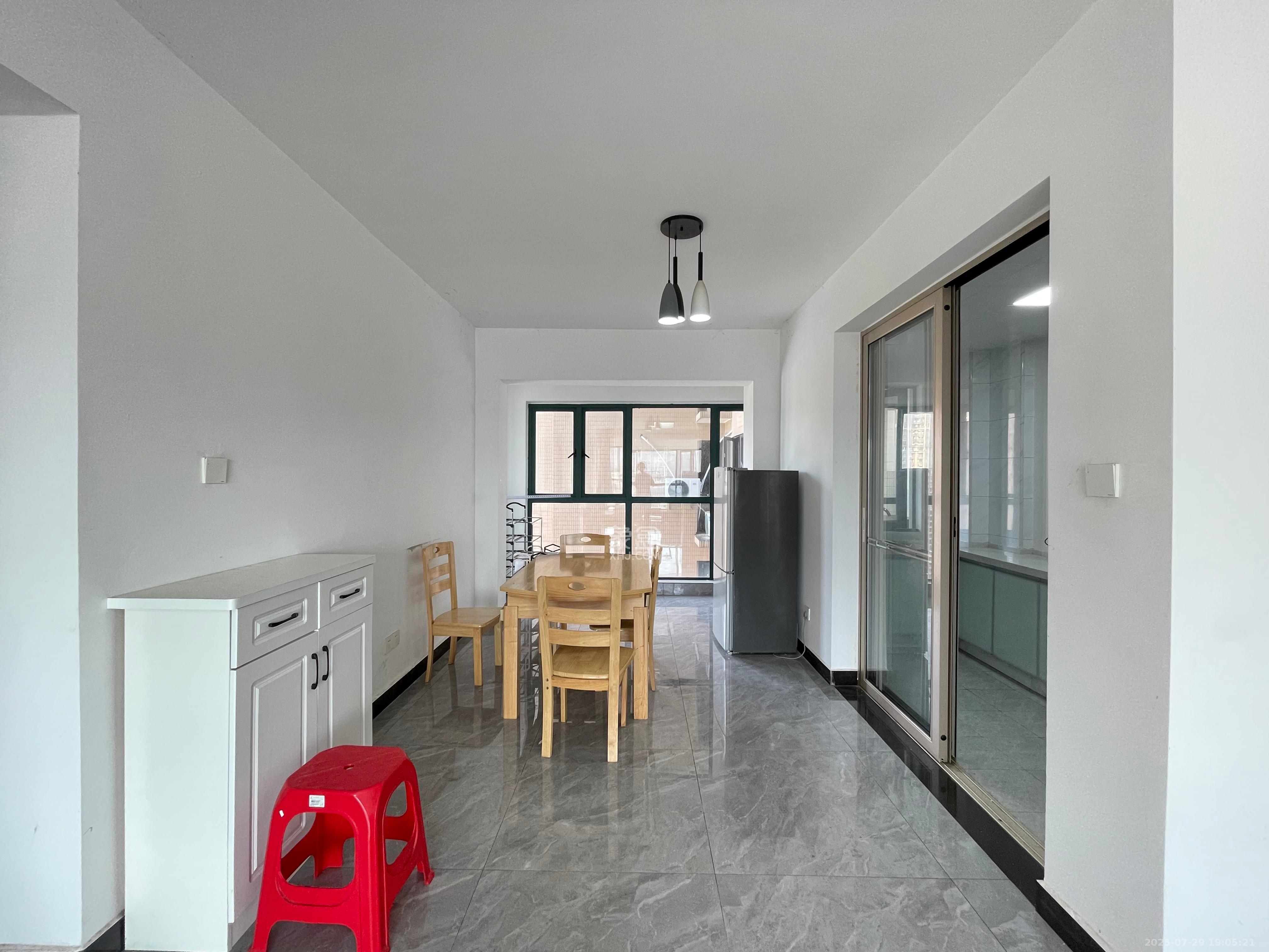 金湘苑(星澜之悦) 4室2厅2卫 2500.0元/月 金湘苑(星澜之悦) 4室2厅2卫 2500.0元/月室内图