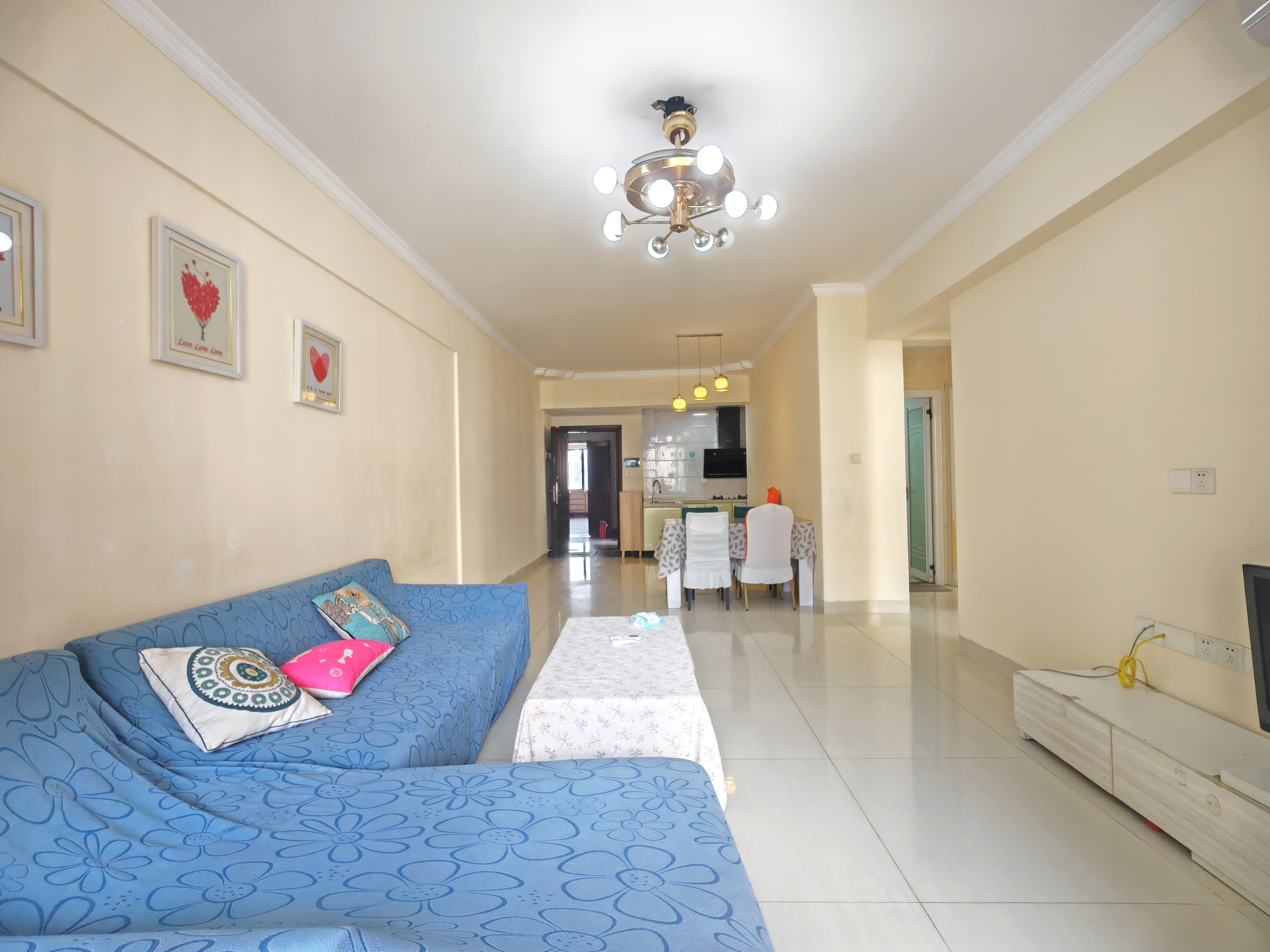 正大豪庭 3室2厅1卫 150.0万 正大豪庭 3室2厅1卫 150.0万客厅