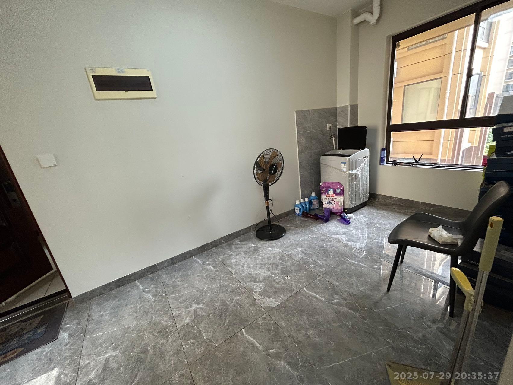 中房天玺湾 4室2厅2卫 2000.0元/月 中房天玺湾 4室2厅2卫 2000.0元/月室内图