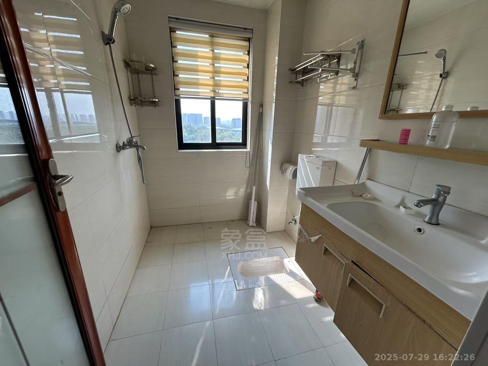 中建御山和苑 3室2厅1卫 1700.0元/月 中建御山和苑 3室2厅1卫 1700.0元/月室内图