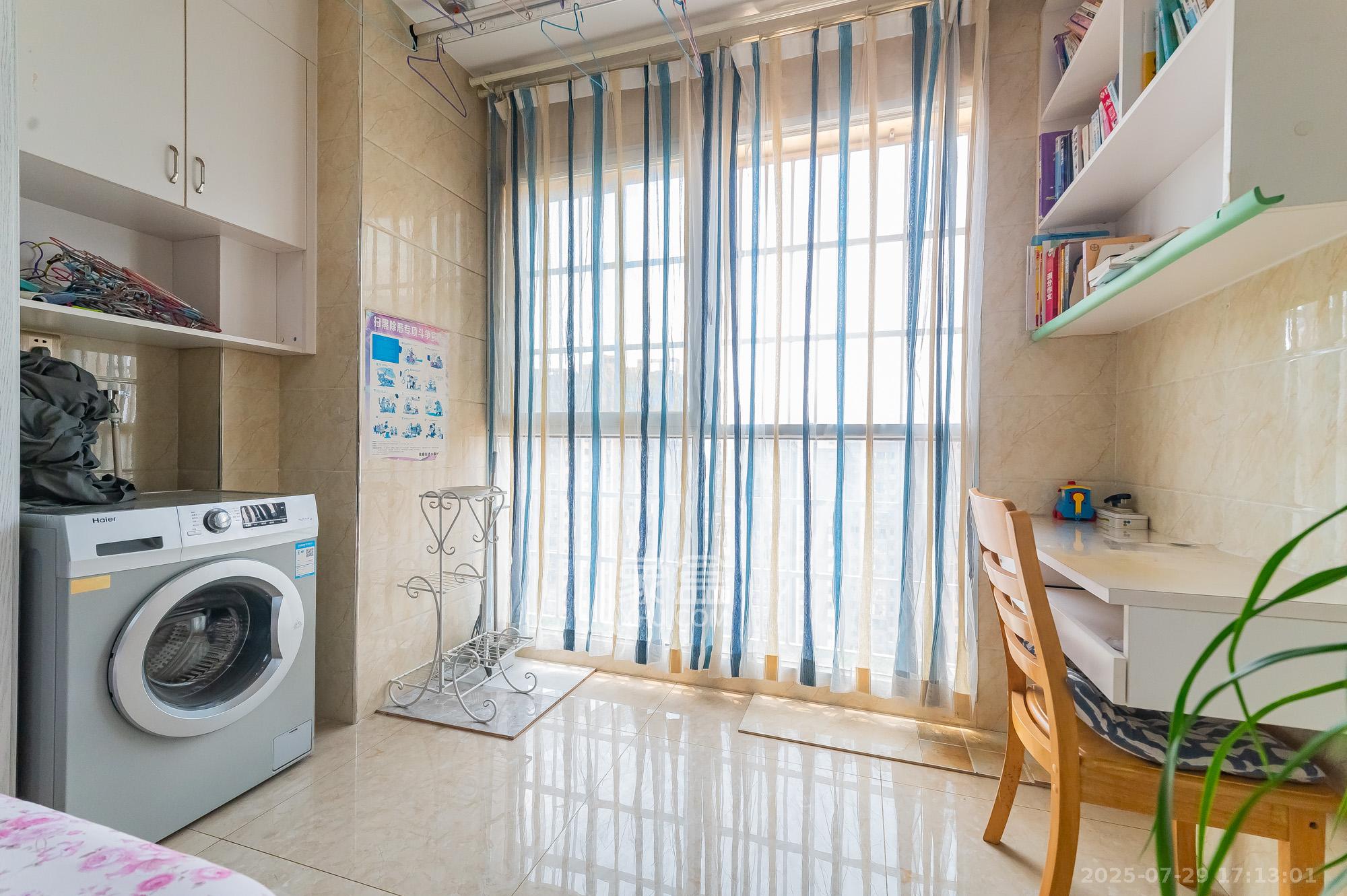 MOMA当代广场 3室2厅1卫 78.0万 MOMA当代广场 3室2厅1卫 78.0万阳台