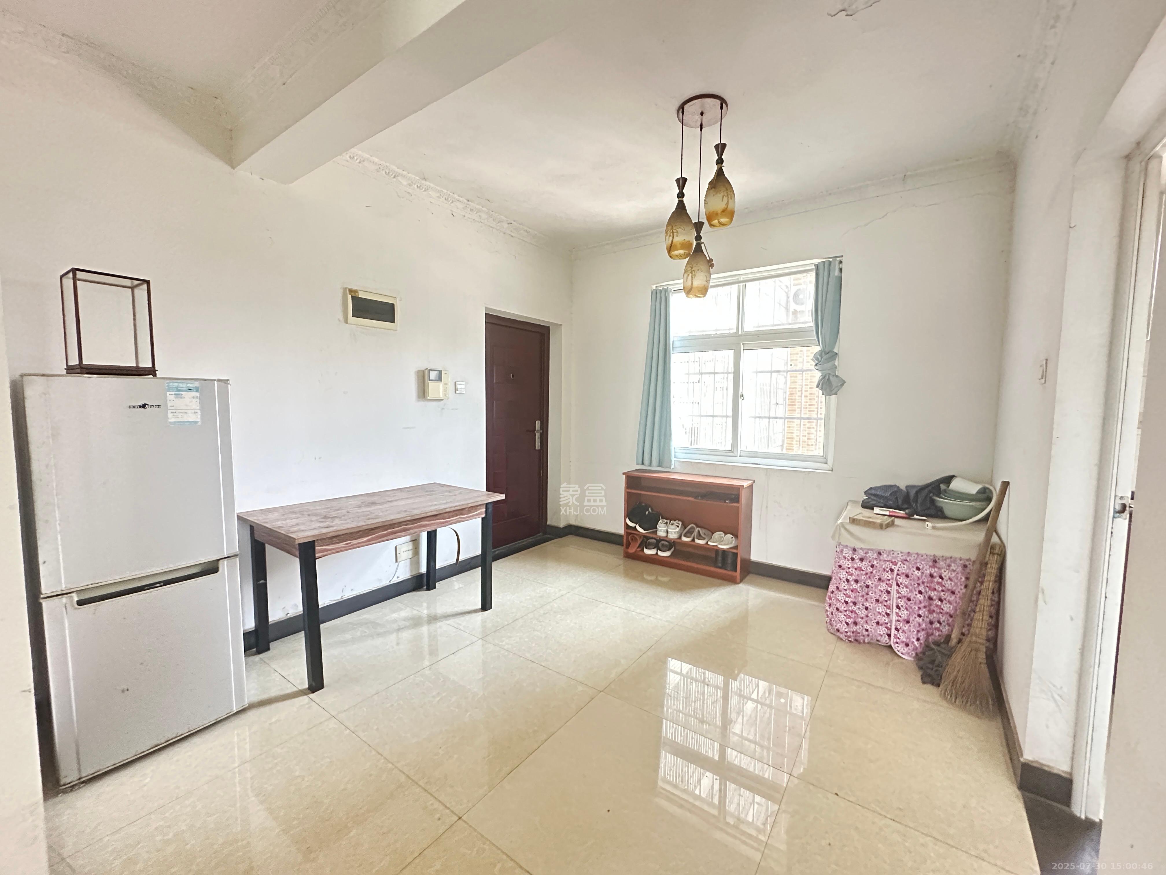 江临天下 2室2厅1卫 2000.0元/月 江临天下 2室2厅1卫 2000.0元/月室内图