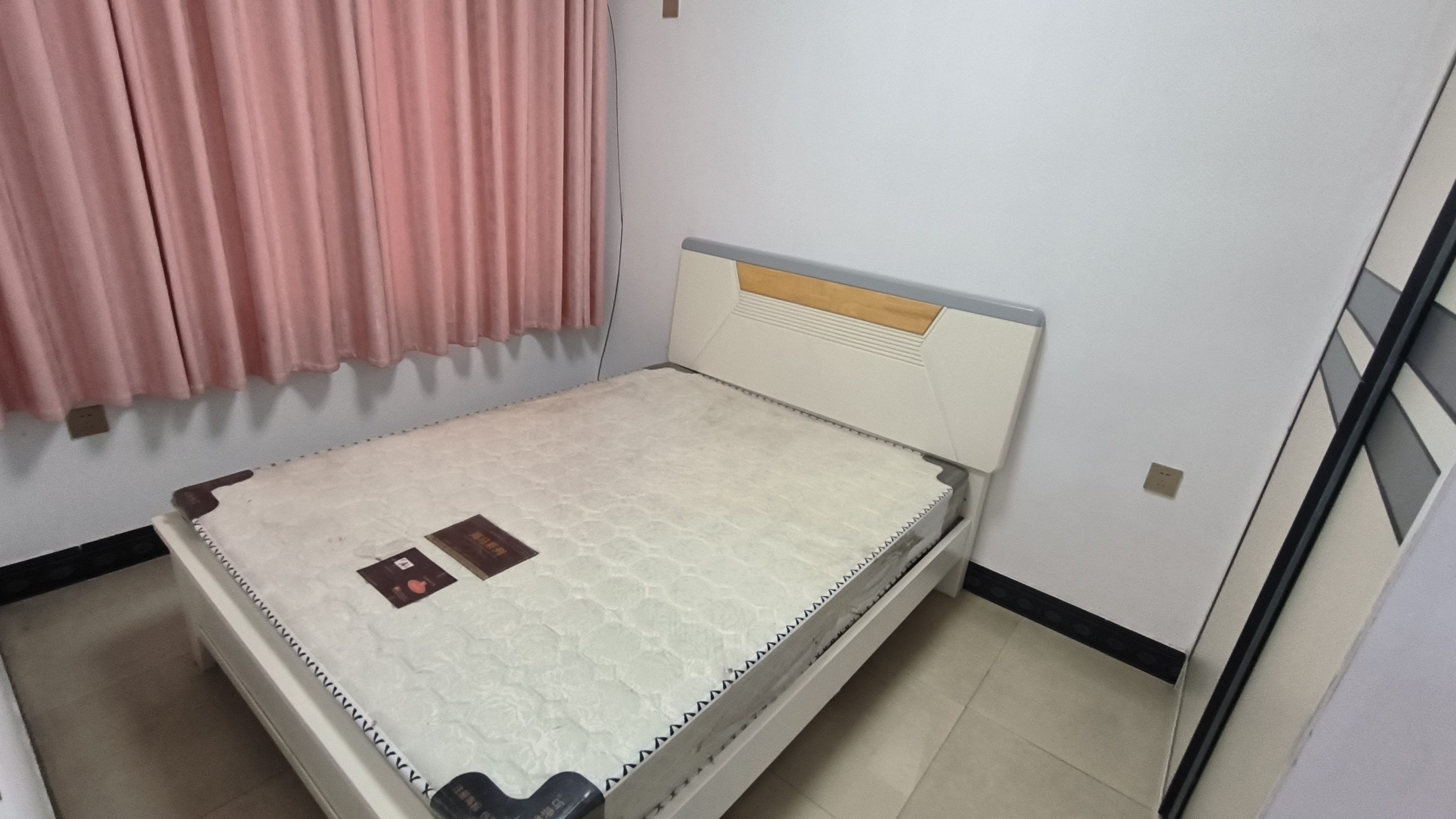 长湖小区 3室2厅1卫 1200.0元/月 长湖小区 3室2厅1卫 1200.0元/月室内图