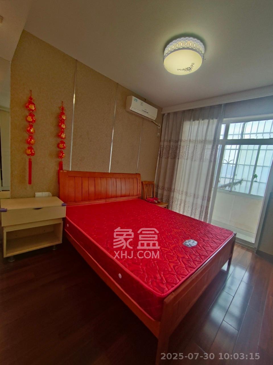 山水华景 3室2厅1卫 2500.0元/月 山水华景 3室2厅1卫 2500.0元/月室内图