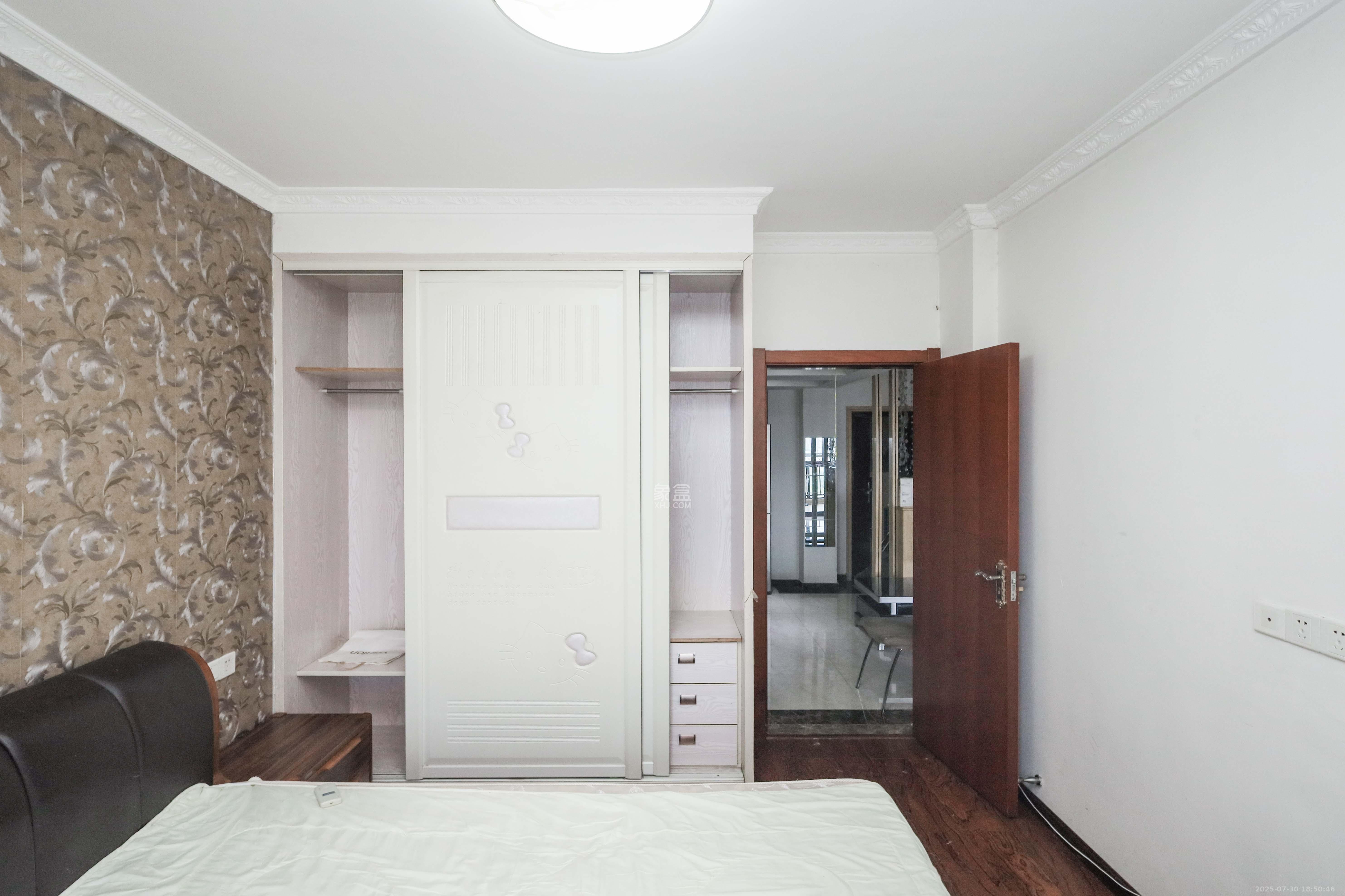 保利麓谷林语F区 3室2厅1卫 68.8万 保利麓谷林语F区 3室2厅1卫 68.8万卧室