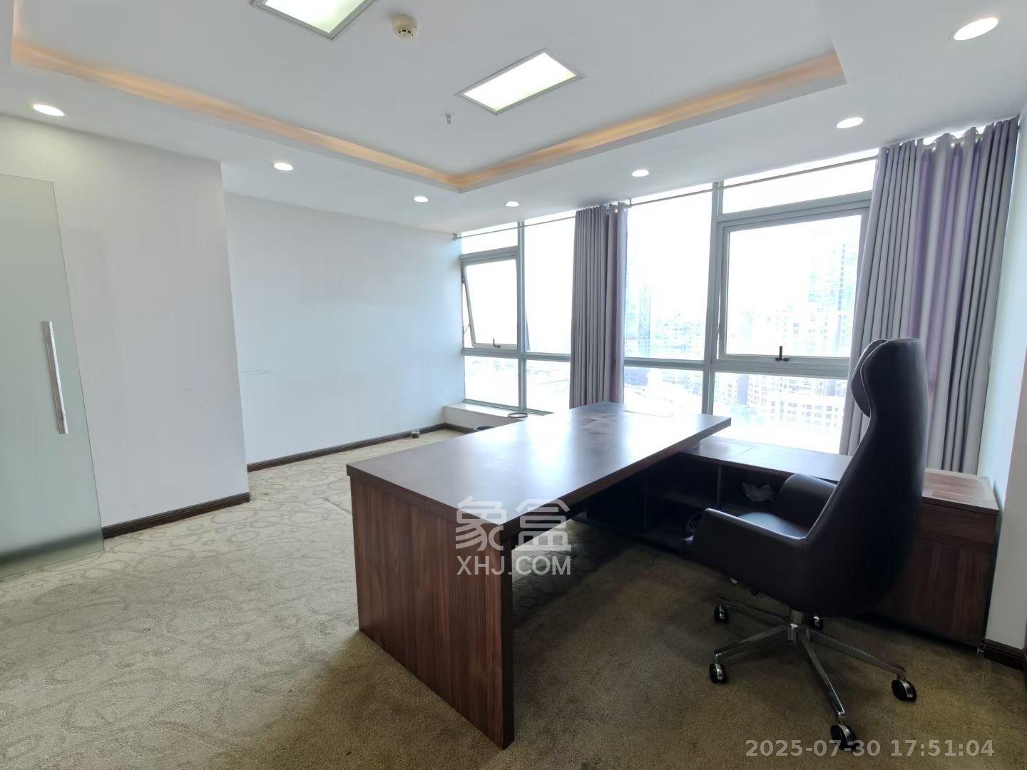 开源鑫贸大楼   242.0㎡      5200.0元/月室内图