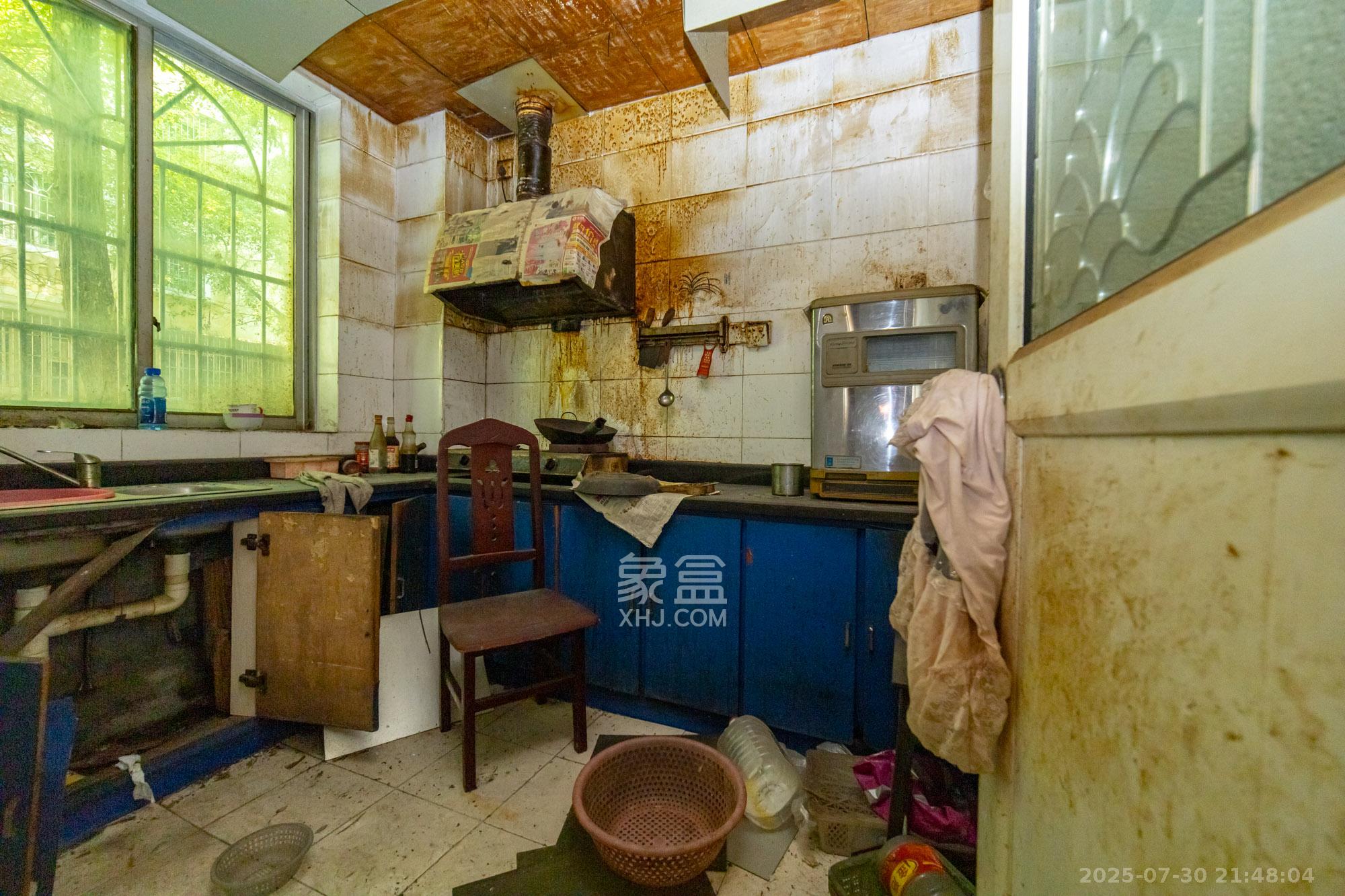 中南汽车世界  3室2厅2卫    38.8万 中南汽车世界  3室2厅2卫    38.8万厨房