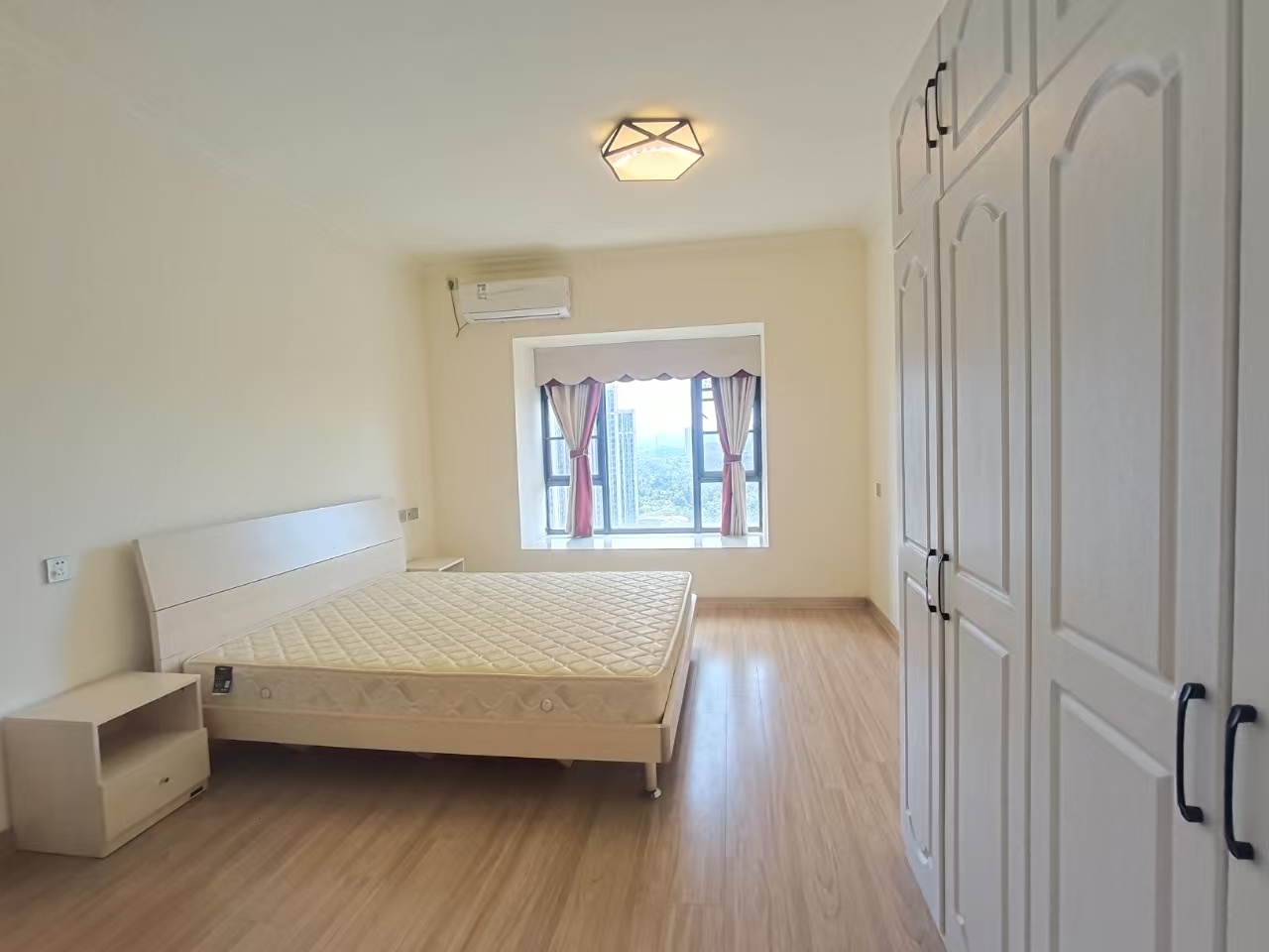 碧桂园梓山府 3室2厅2卫 2000.0元/月 碧桂园梓山府 3室2厅2卫 2000.0元/月室内图