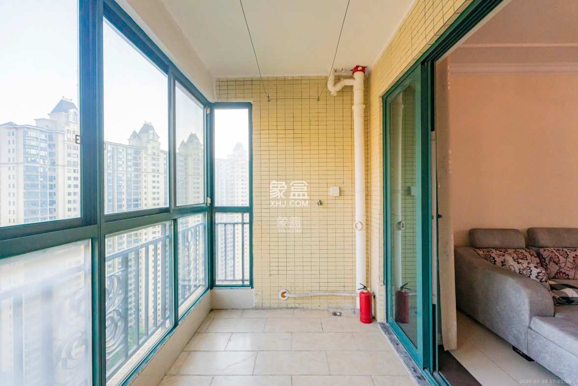 恒大雅苑  3室2厅2卫    2500.0元/月 恒大雅苑  3室2厅2卫    2500.0元/月室内图