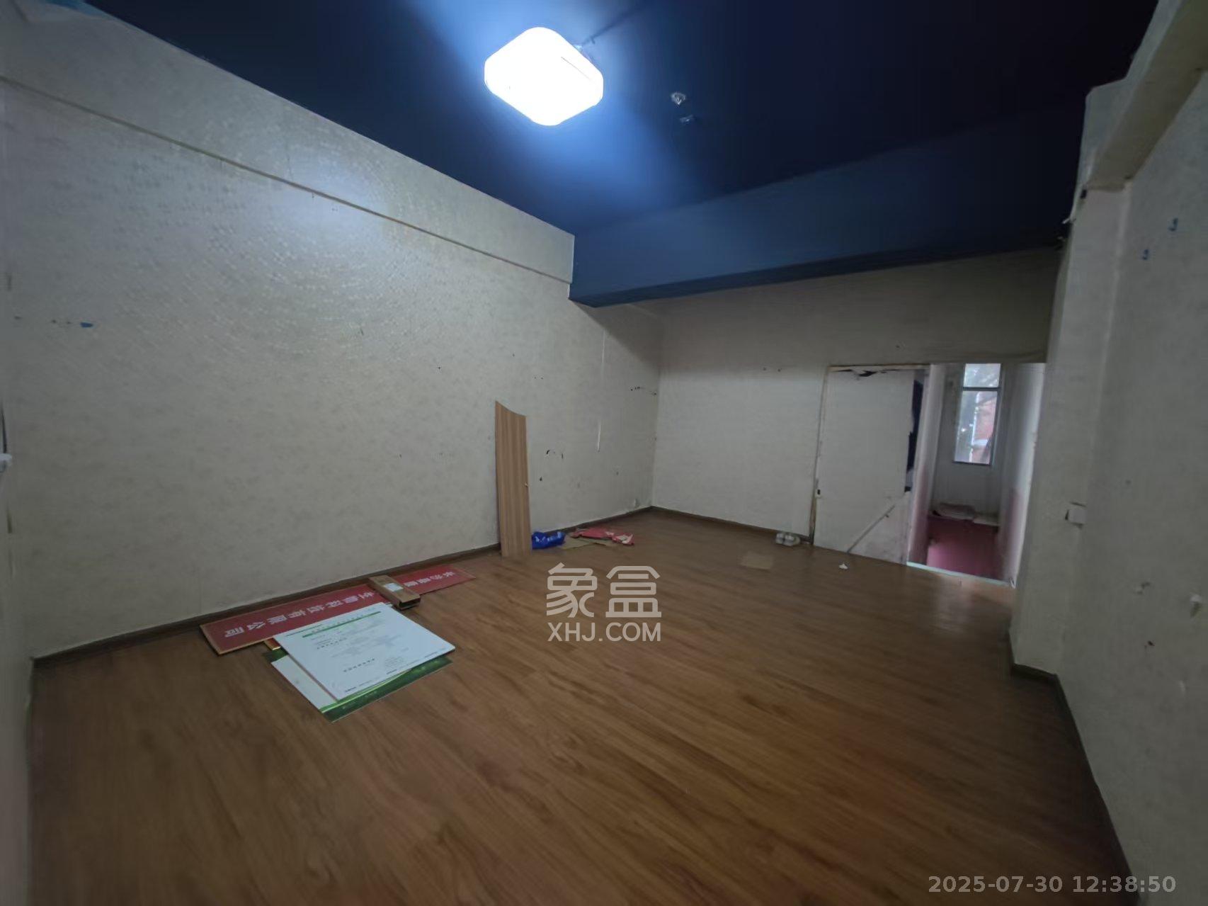山水人家一二期   130.27㎡     2300.00元/月室内图