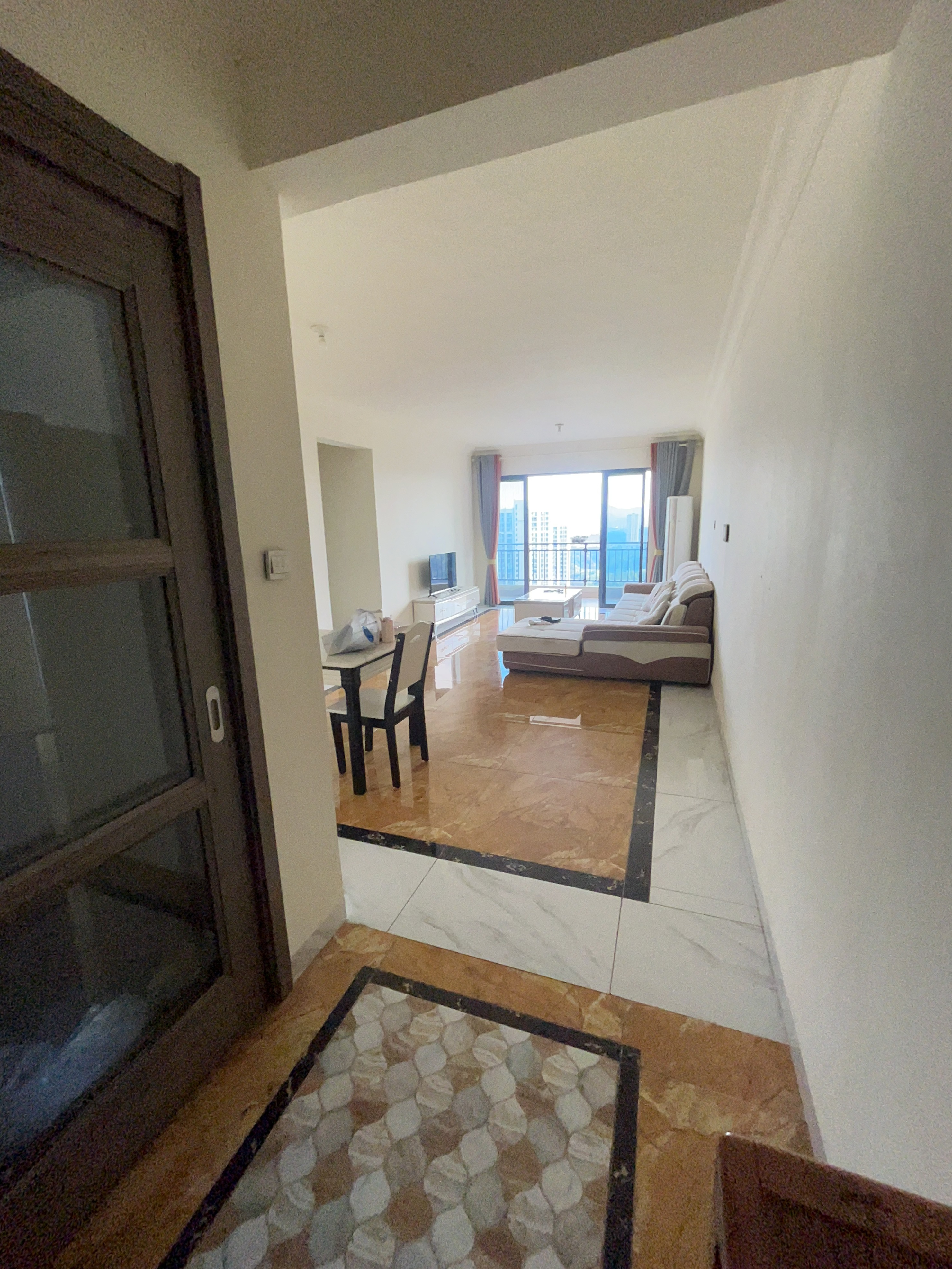 碧桂园梓山府 3室2厅2卫 1800.0元/月 碧桂园梓山府 3室2厅2卫 1800.0元/月室内图