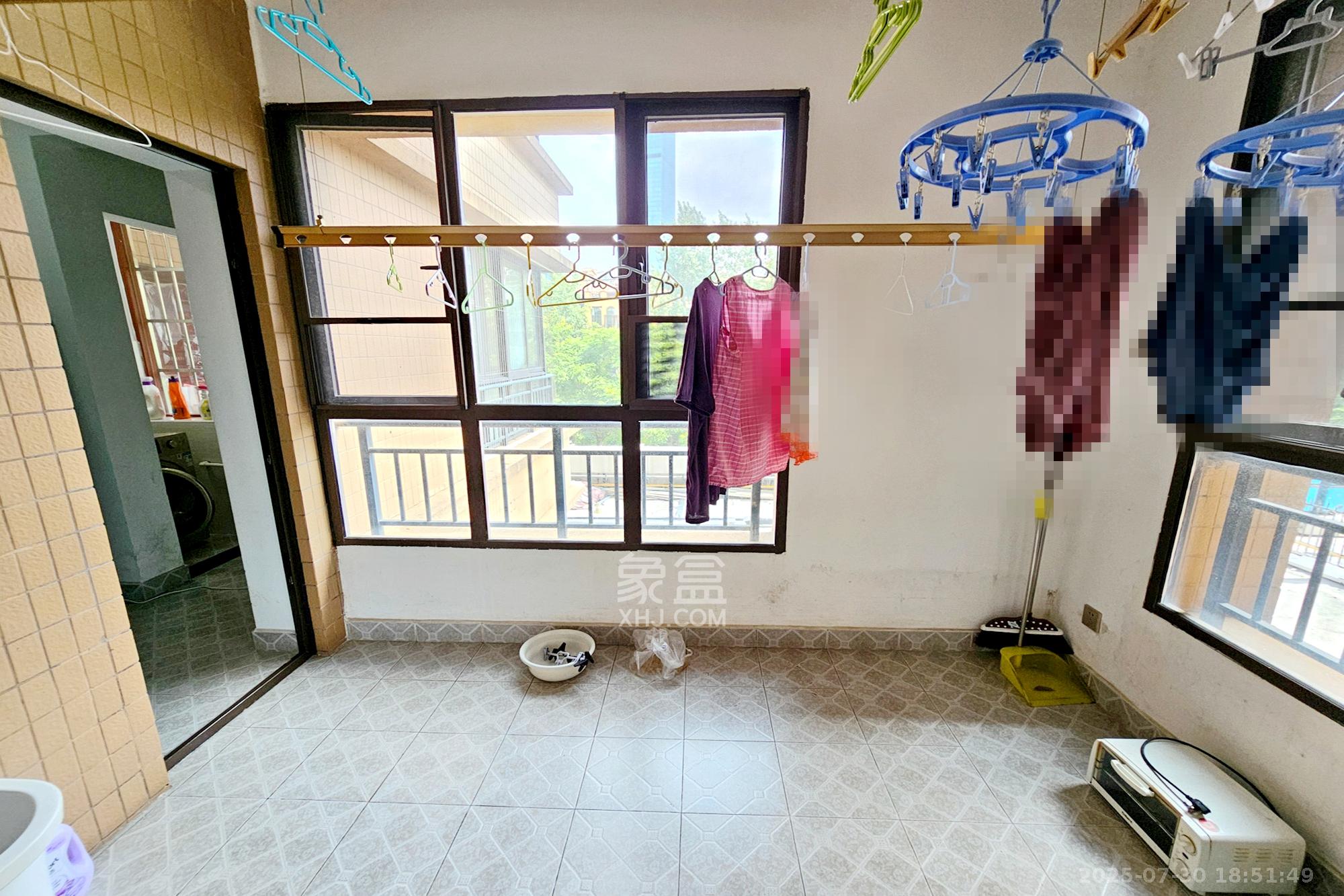 融科檀香山(融科紫檀、香山国际) 5室2厅3卫 280.0万 融科檀香山(融科紫檀、香山国际) 5室2厅3卫 280.0万阳台