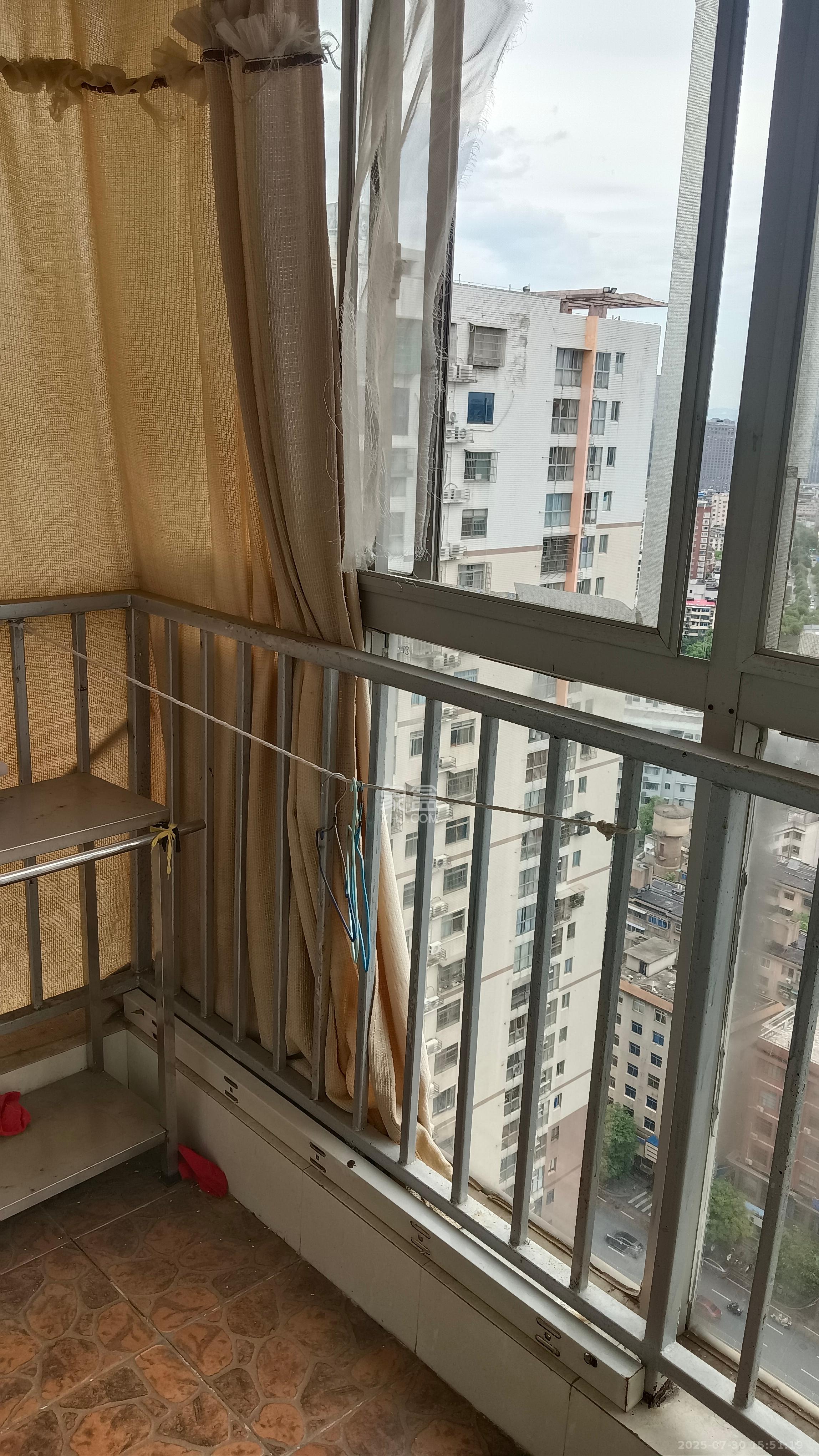 东方新世界 3室2厅1卫 2300.0元/月 东方新世界 3室2厅1卫 2300.0元/月室内图