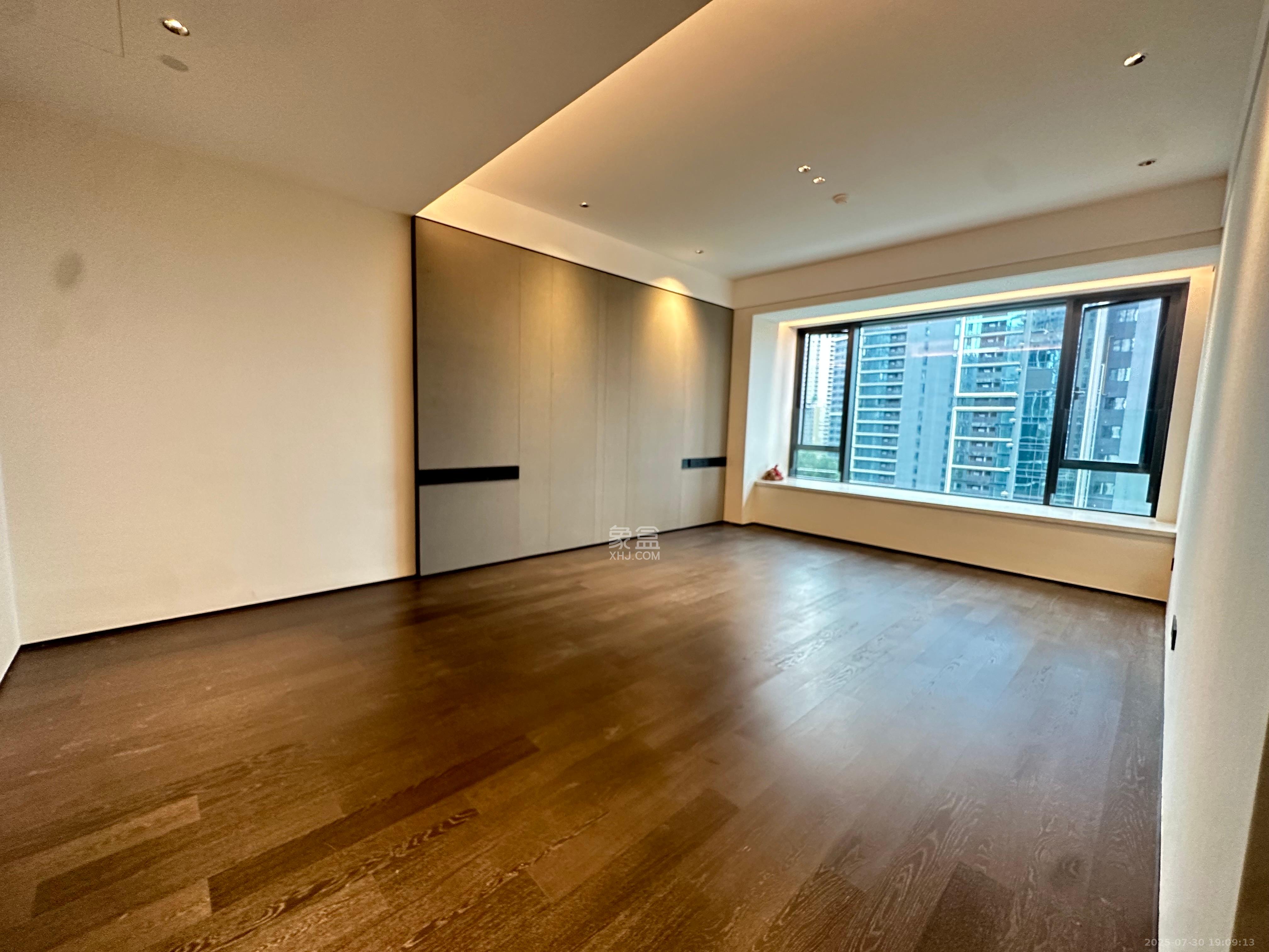 绿城凤起麓鸣  4室2厅3卫    20000.0元/月 绿城凤起麓鸣  4室2厅3卫    20000.0元/月室内图