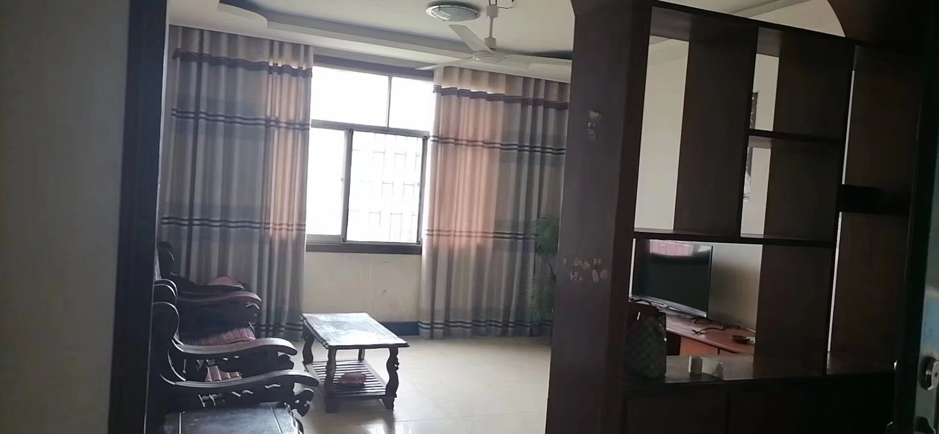 湘中园  2室2厅1卫    49.8万 湘中园  2室2厅1卫    49.8万客厅