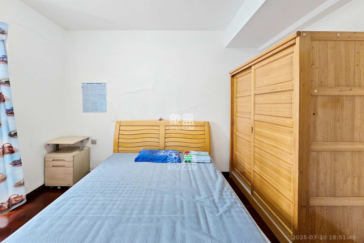 融科檀香山(融科紫檀、香山国际) 5室2厅3卫 280.0万 融科檀香山(融科紫檀、香山国际) 5室2厅3卫 280.0万卧室