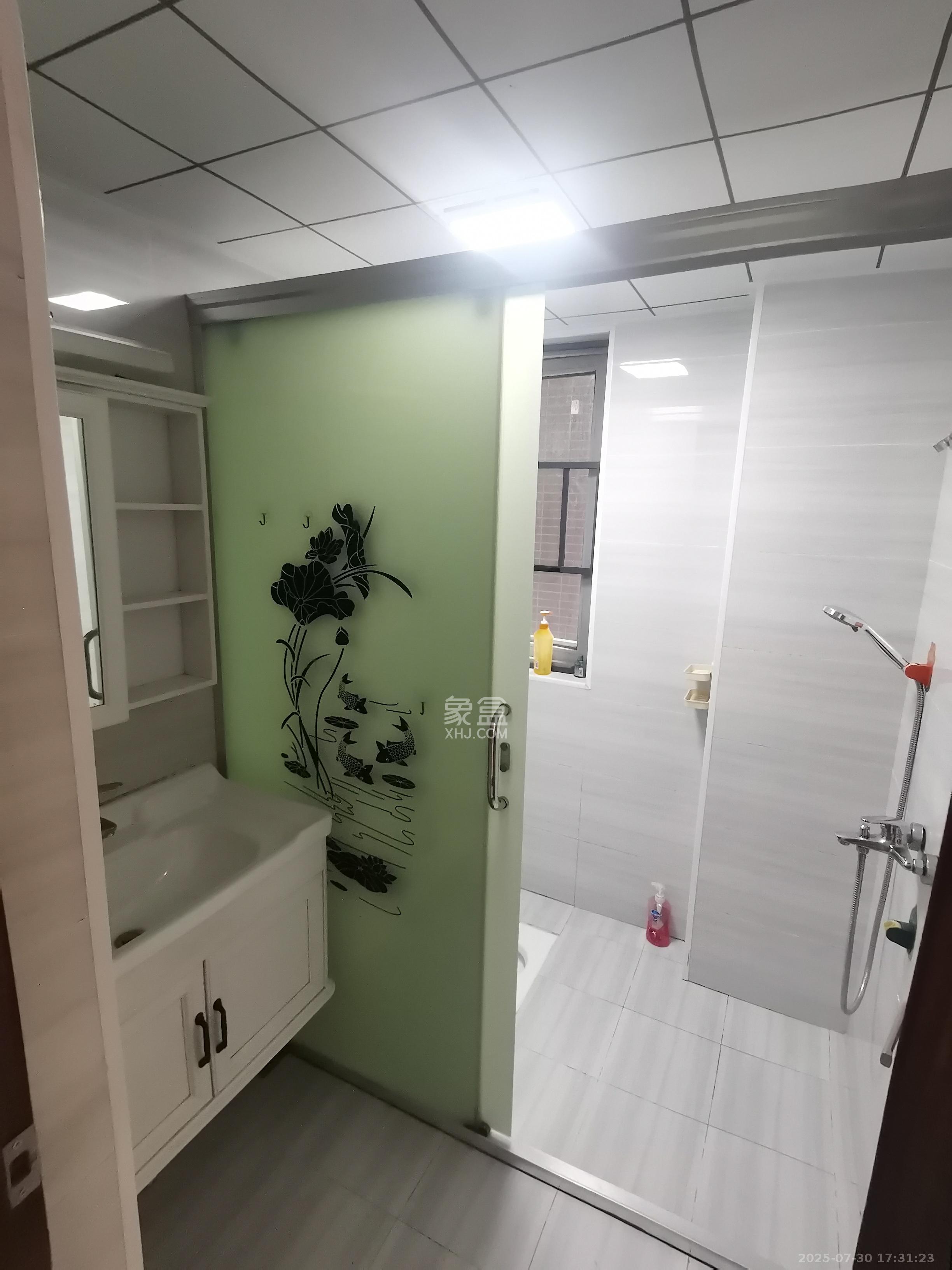 海伦春天  3室2厅2卫    2100.0元/月 海伦春天  3室2厅2卫    2100.0元/月室内图