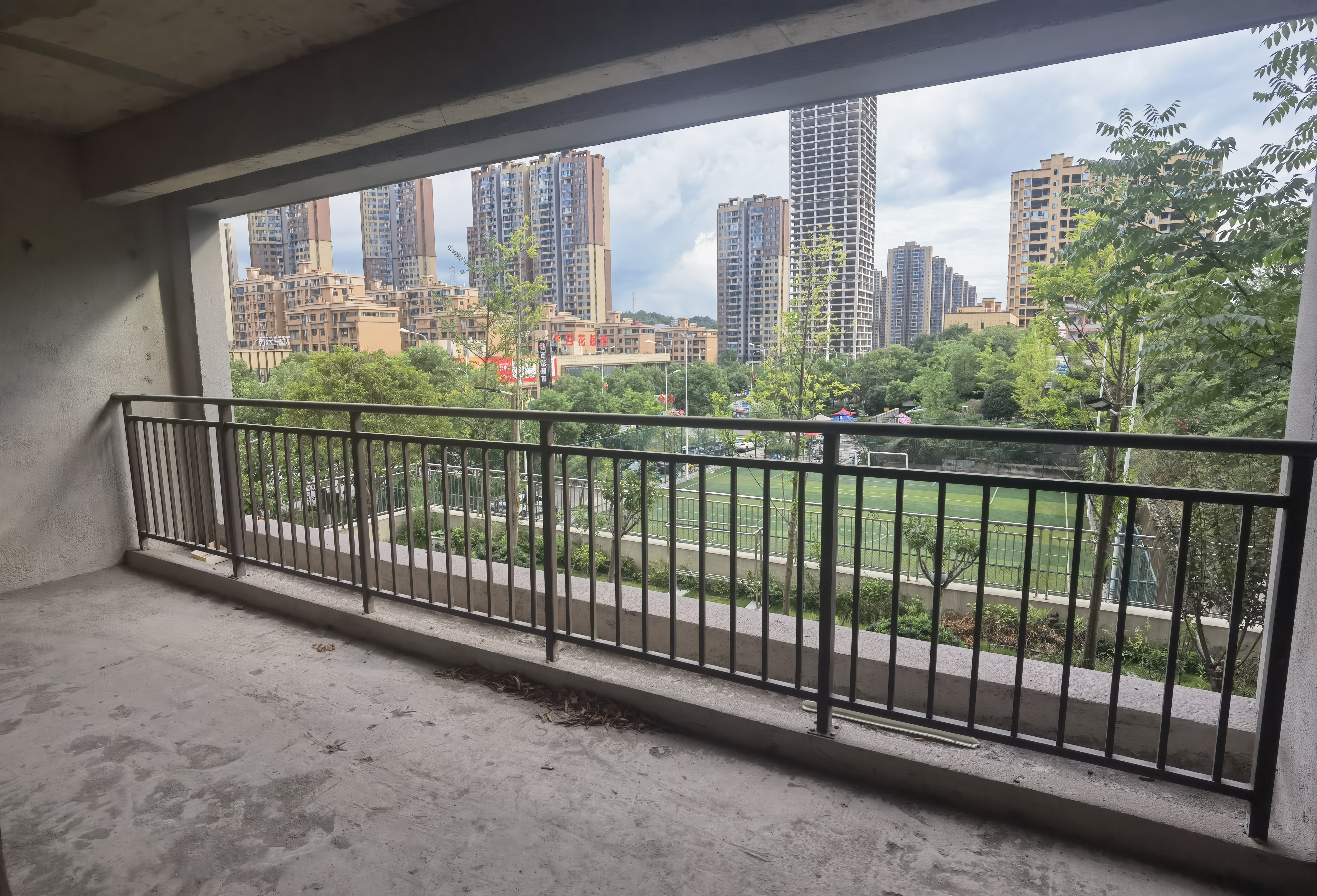 中甸.龙雲台  4室2厅2卫    83.8万 中甸.龙雲台  4室2厅2卫    83.8万客厅