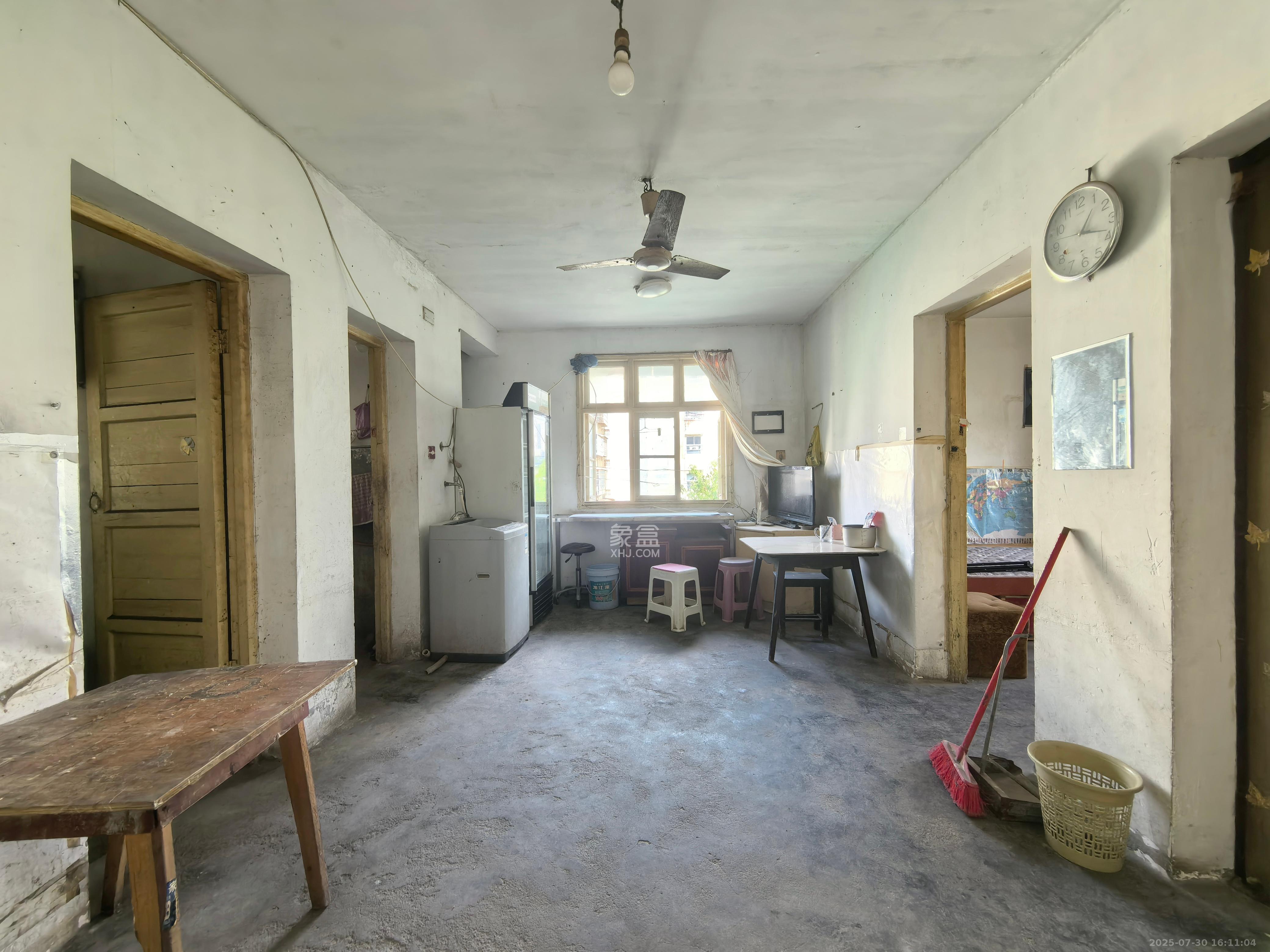 新天小区 3室2厅1卫 1000.0元/月 新天小区 3室2厅1卫 1000.0元/月室内图