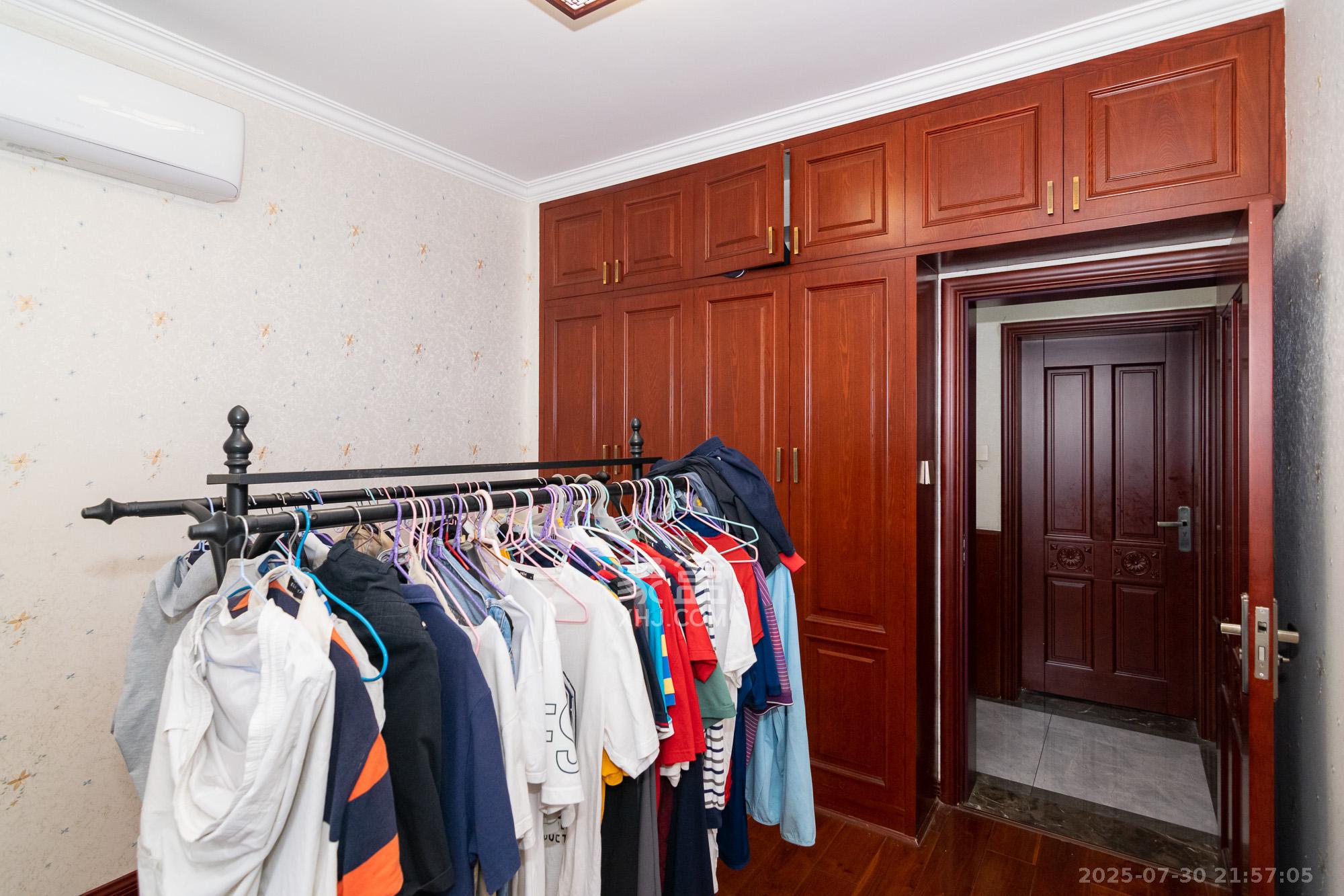 润和山水郡  4室2厅2卫    138.0万卧室