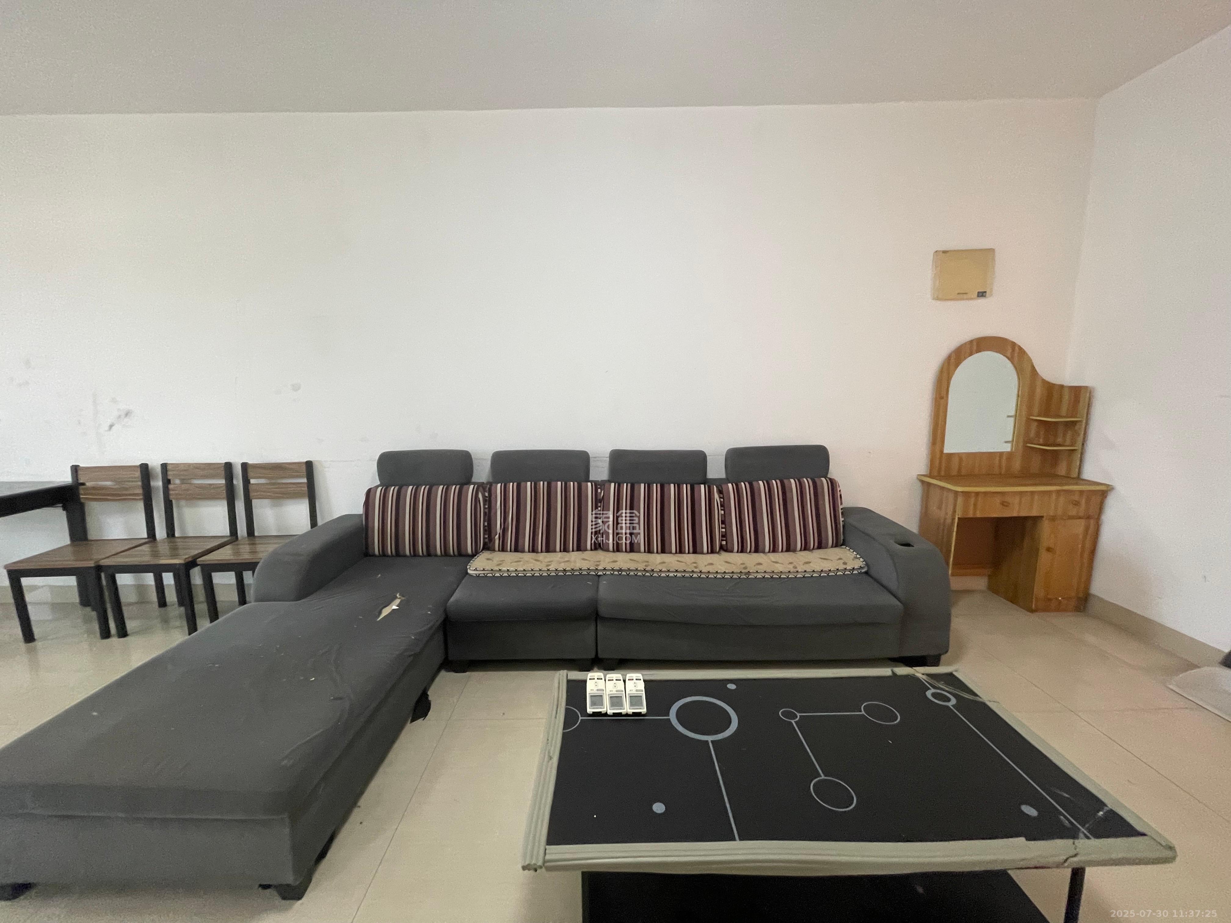 中信凯旋蓝岸(中信新城三期) 3室1厅1卫 2000.0元/月 中信凯旋蓝岸(中信新城三期) 3室1厅1卫 2000.0元/月室内图