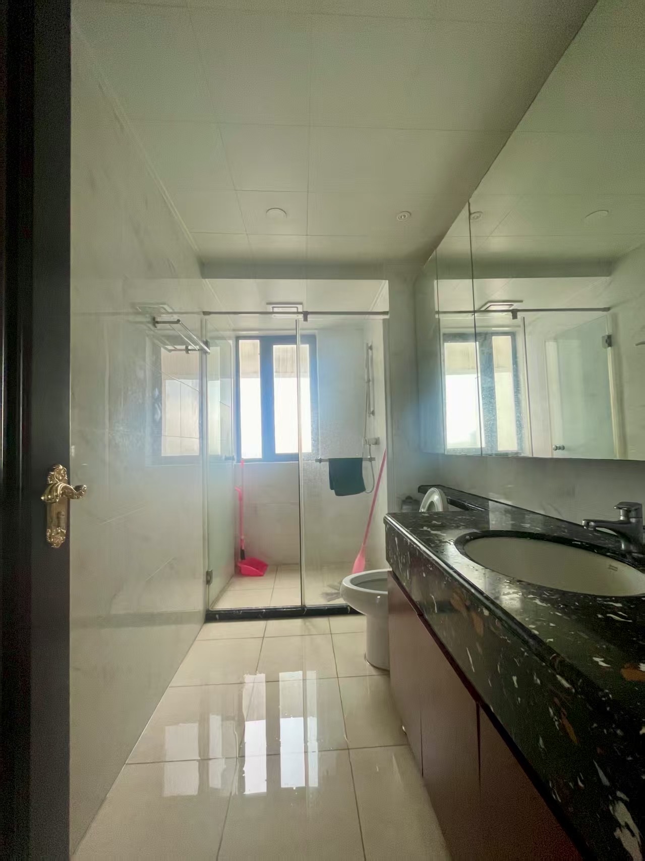 恒大外滩  3室2厅2卫    198.0万 恒大外滩  3室2厅2卫    198.0万客厅