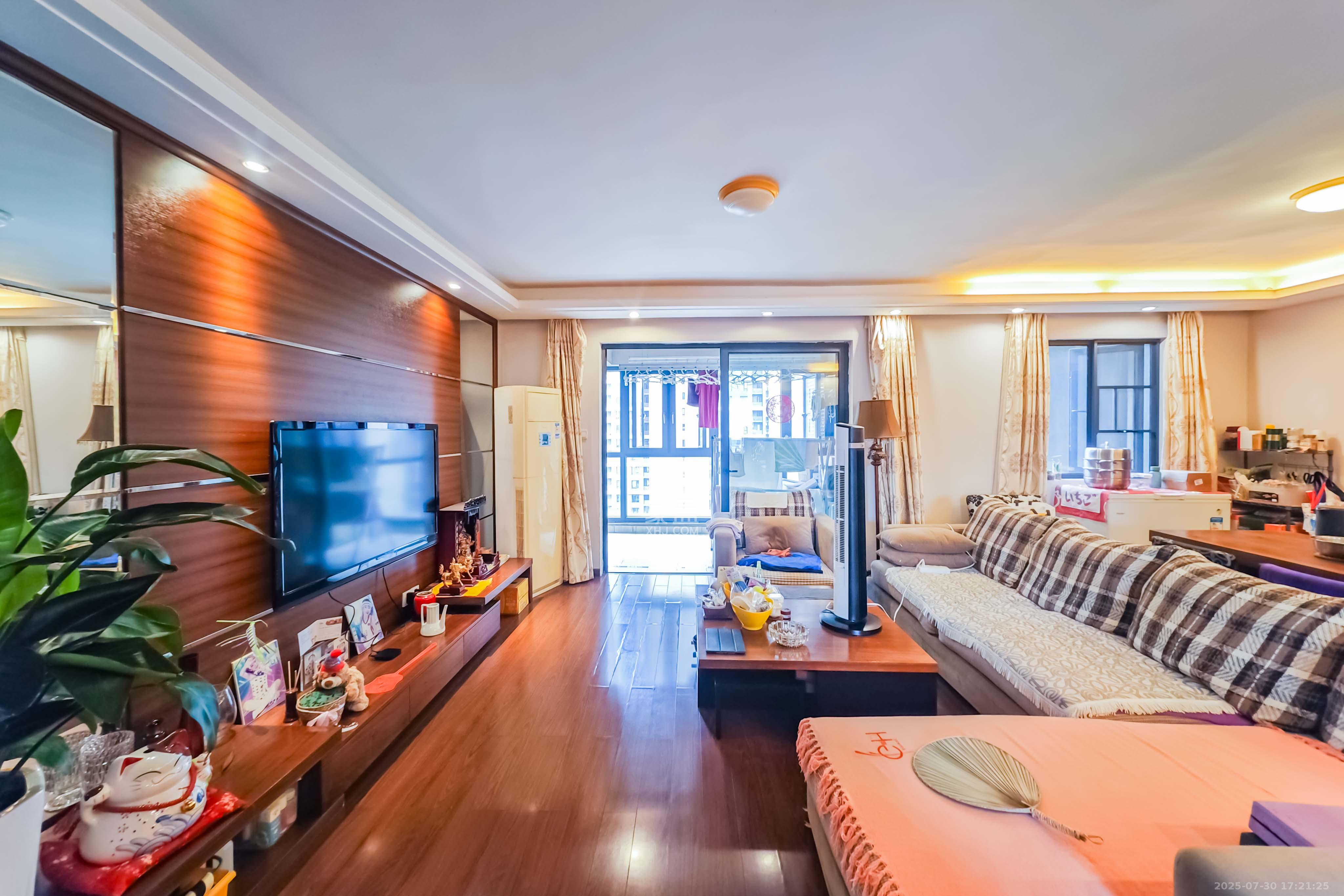 万科金域华府一期 1室2厅1卫 148.0万 万科金域华府一期 1室2厅1卫 148.0万客厅