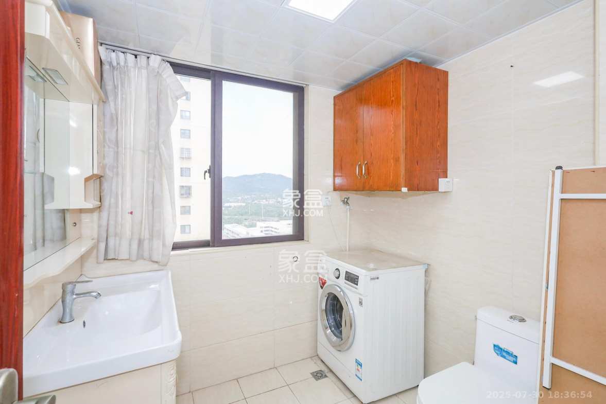 钰龙天下二期(钰龙佳园) 3室2厅2卫 248.0万 钰龙天下二期(钰龙佳园) 3室2厅2卫 248.0万卫生间