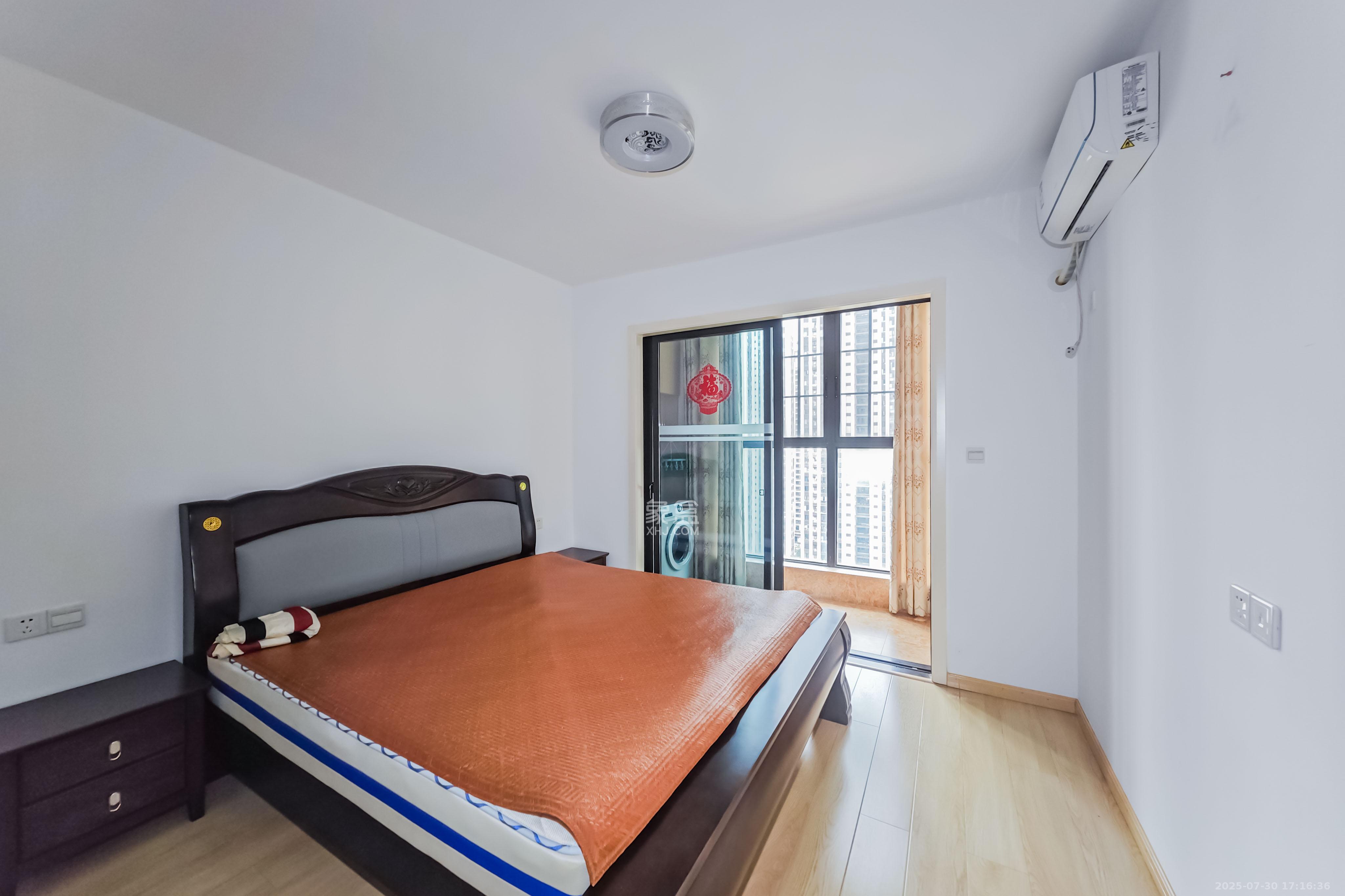 绿地之窗 3室2厅2卫 99.0万 绿地之窗 3室2厅2卫 99.0万卧室