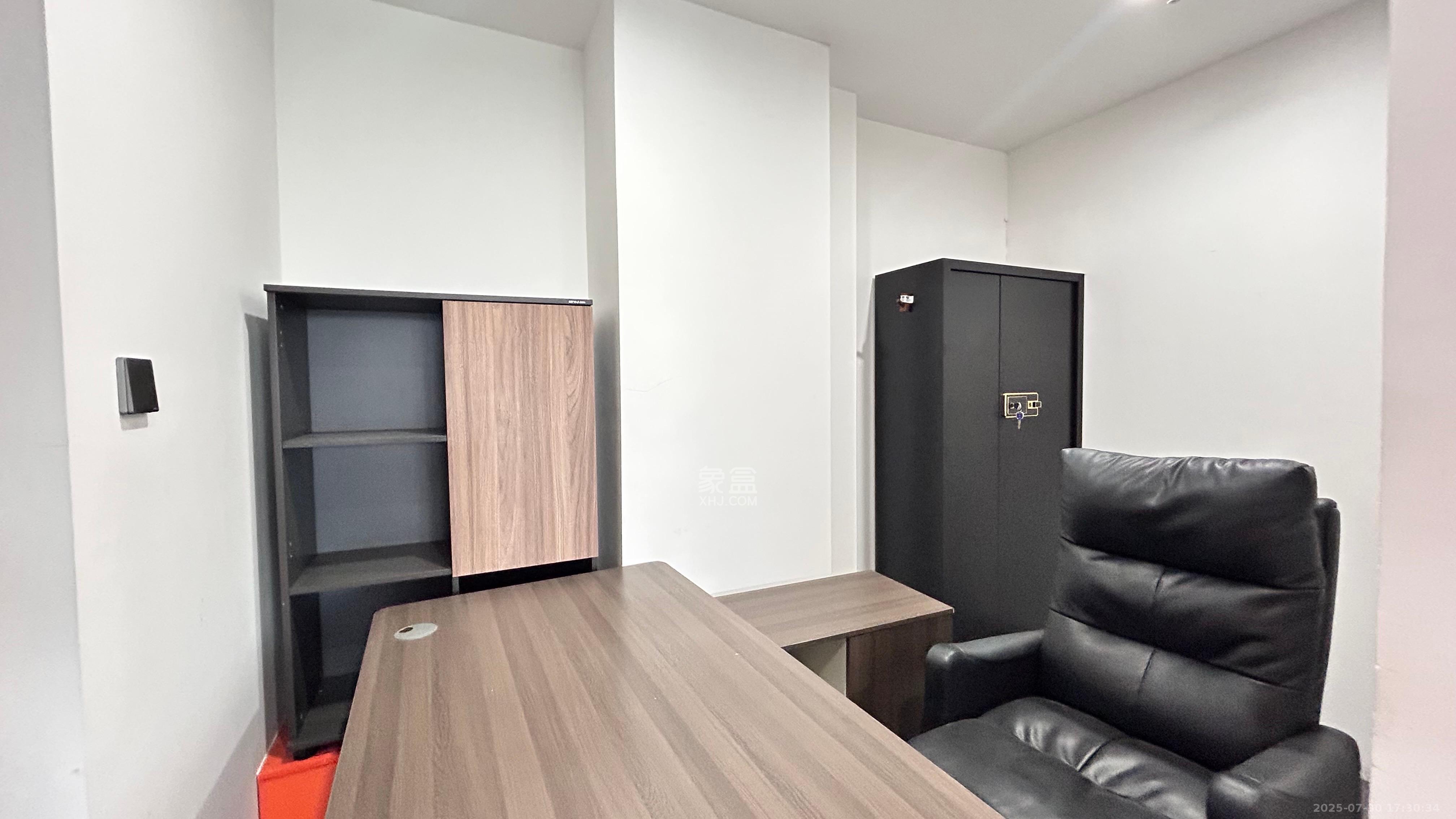 奥克斯滨仕花园(奥克斯洋湖广场/奥克斯中心)  3室2厅1卫    1100.0元/月 奥克斯滨仕花园(奥克斯洋湖广场/奥克斯中心)  3室2厅1卫    1100.0元/月室内图