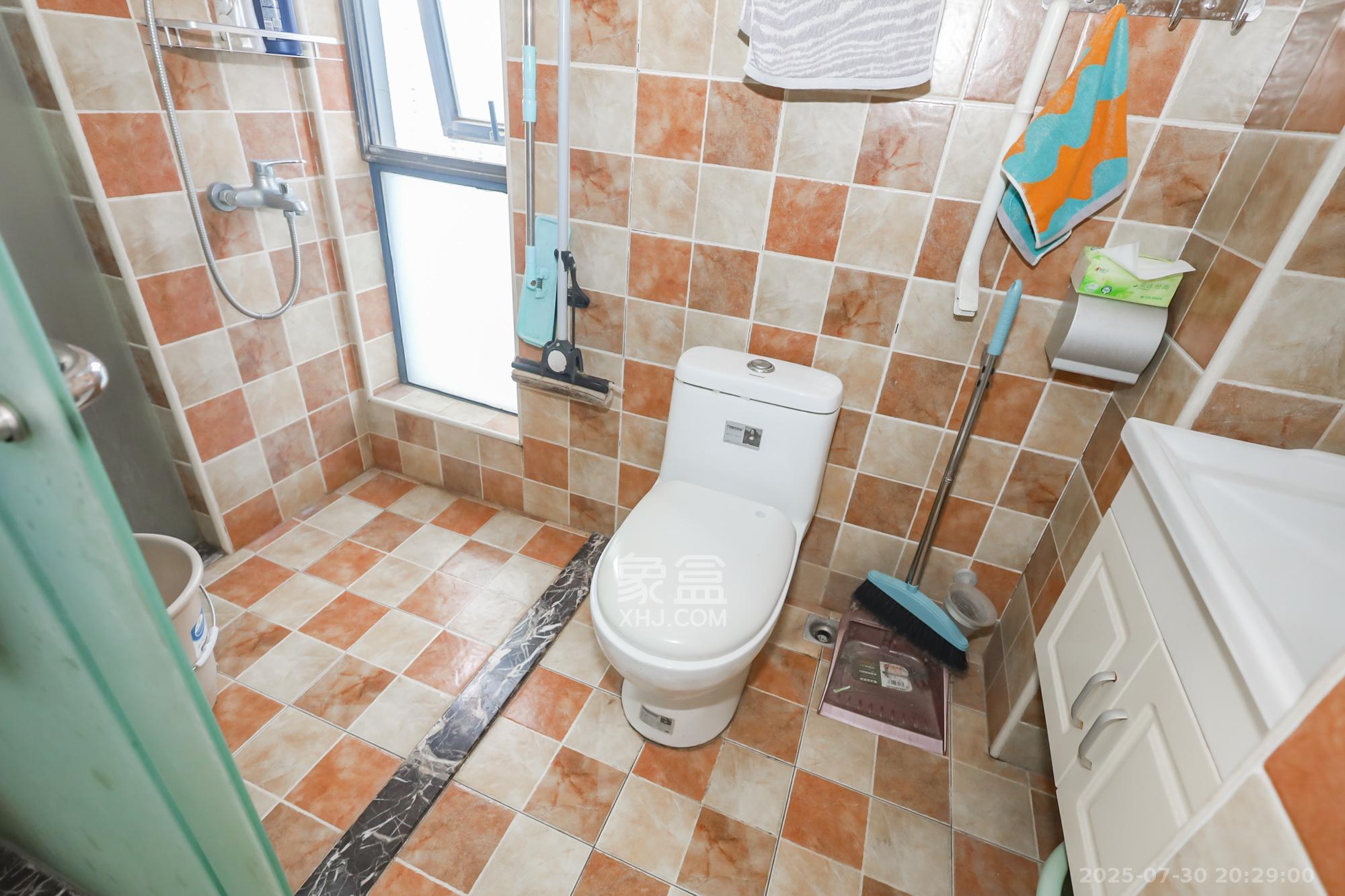 绿地中央广场  1室1厅1卫    24.0万 绿地中央广场  1室1厅1卫    24.0万其他