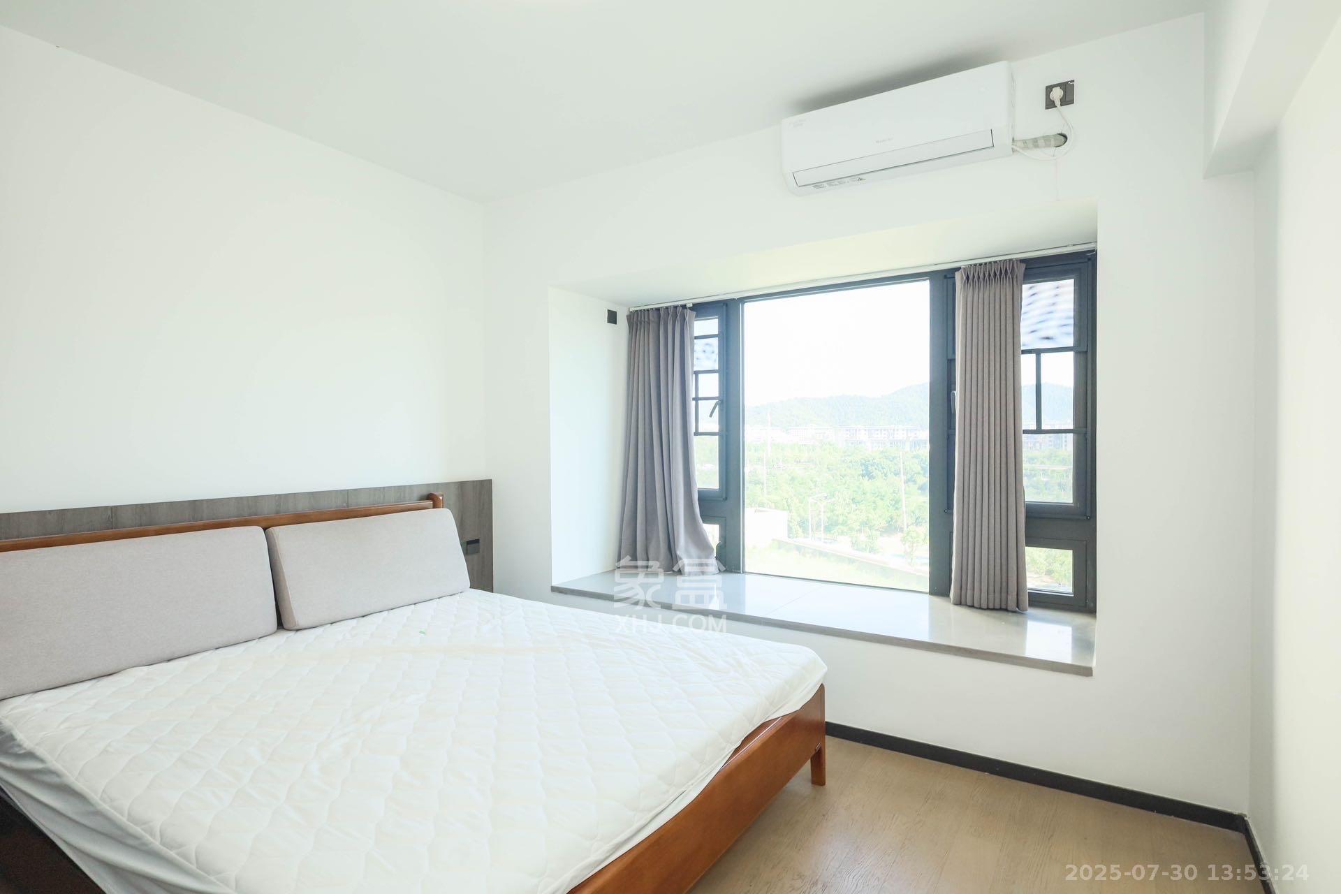 时代梅溪领峰  4室2厅2卫   3500.00元/月室内图