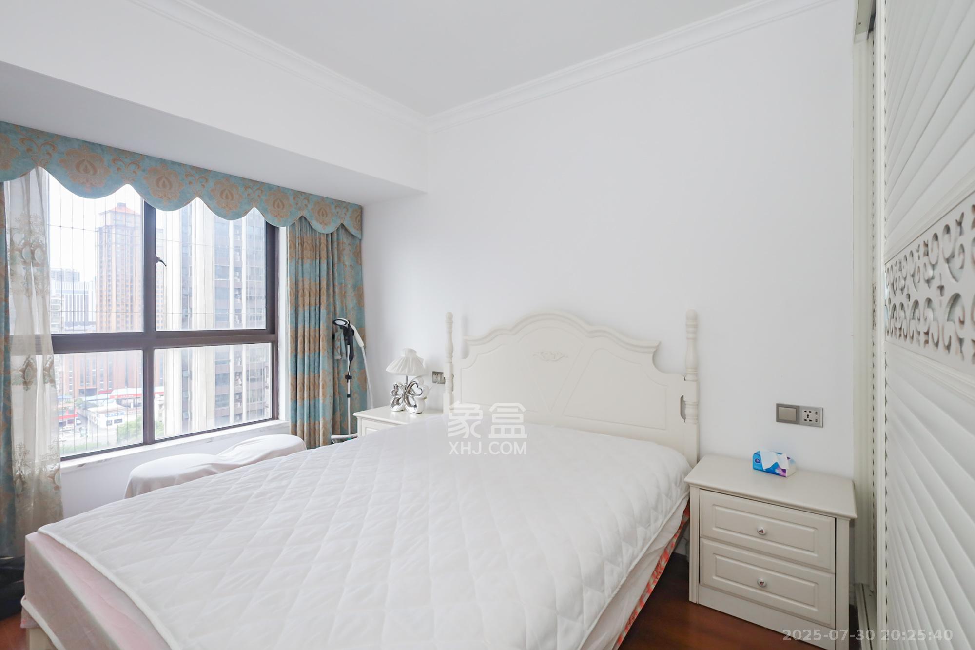 绿地中央广场 3室2厅2卫 160.0万 绿地中央广场 3室2厅2卫 160.0万卧室