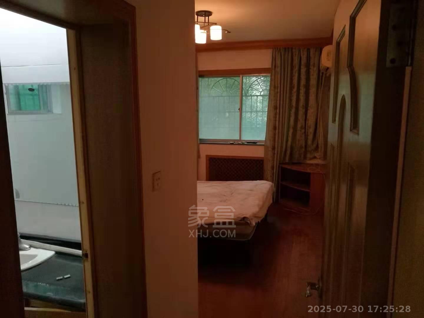 机关小区 4室2厅2卫 1500.0元/月 机关小区 4室2厅2卫 1500.0元/月室内图