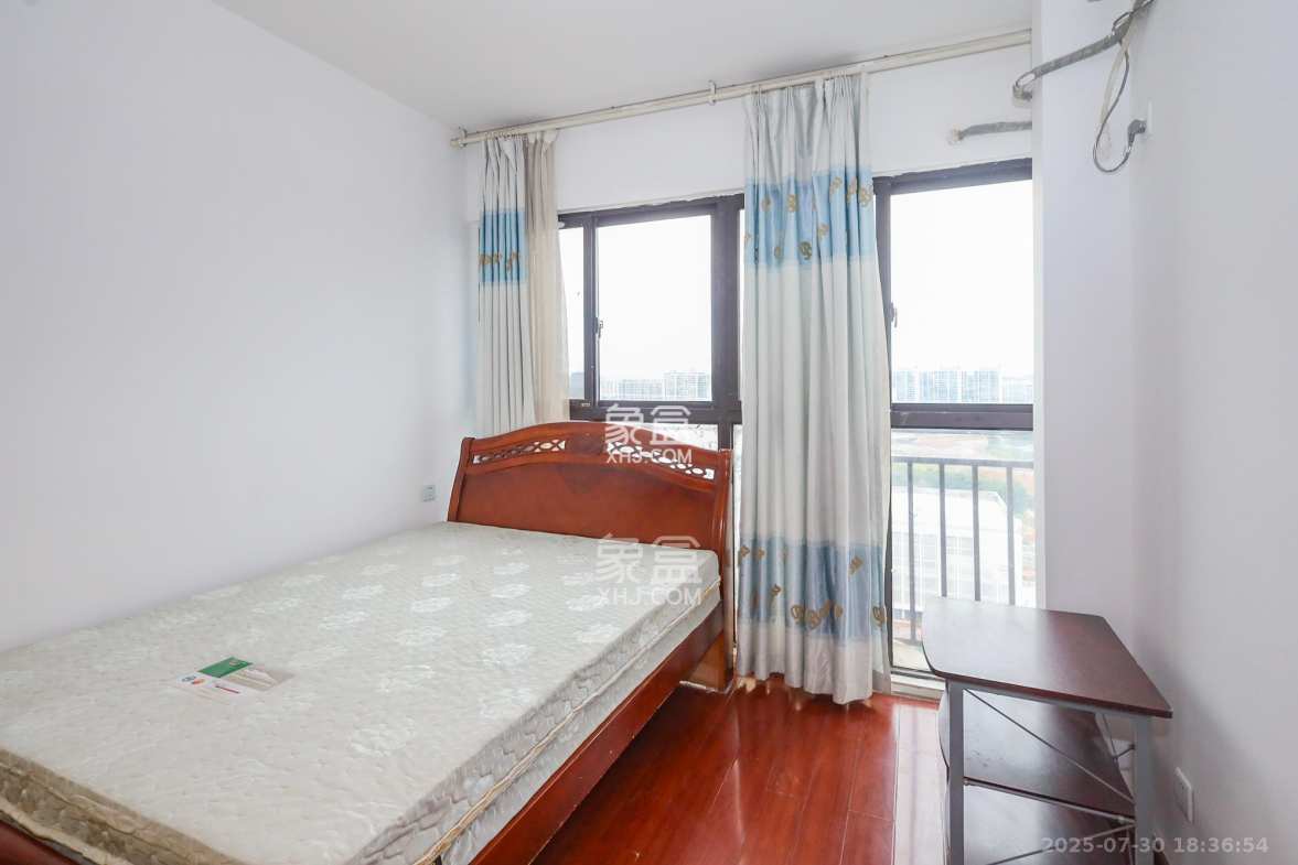 钰龙天下二期(钰龙佳园) 3室2厅2卫 248.0万 钰龙天下二期(钰龙佳园) 3室2厅2卫 248.0万卧室