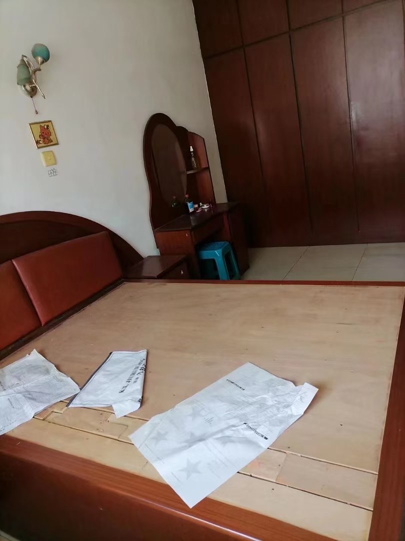 湘中园  2室2厅1卫    49.8万 湘中园  2室2厅1卫    49.8万客厅