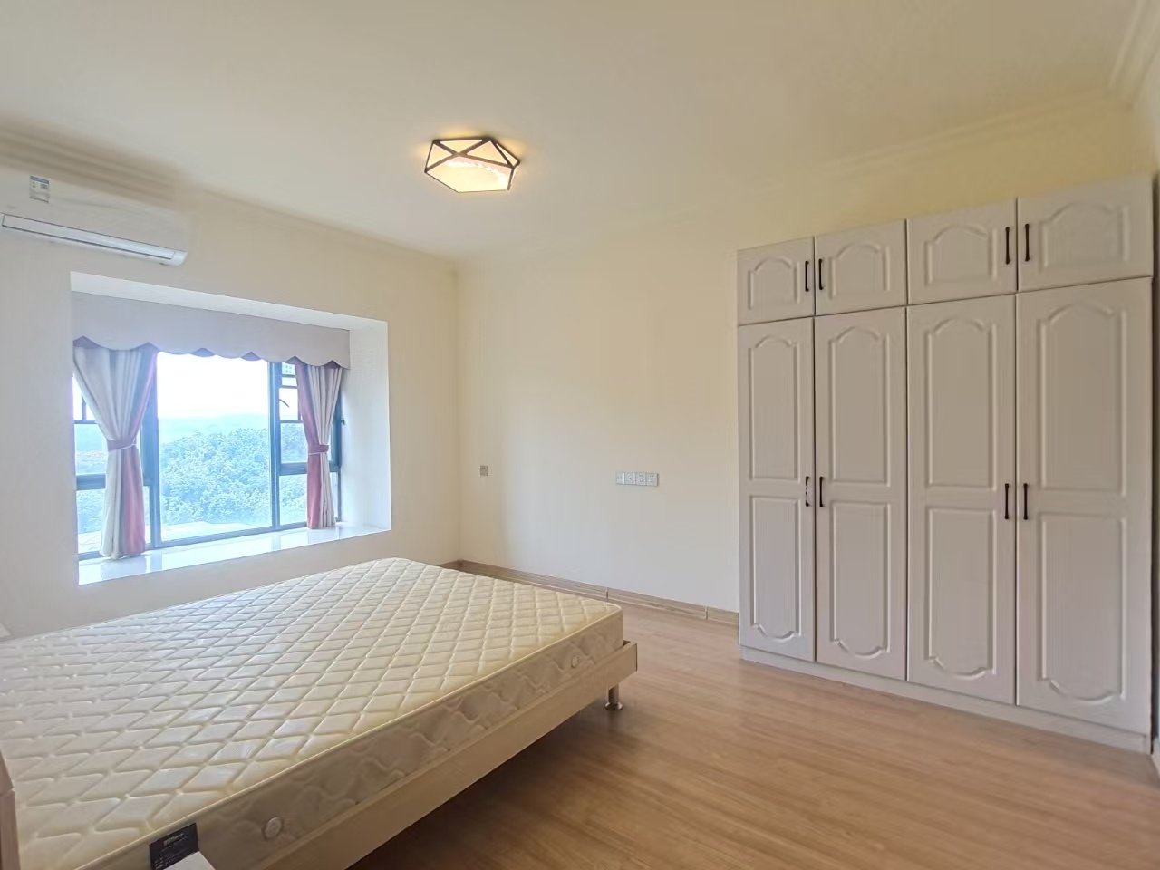 碧桂园梓山府 3室2厅2卫 2000.0元/月 碧桂园梓山府 3室2厅2卫 2000.0元/月室内图