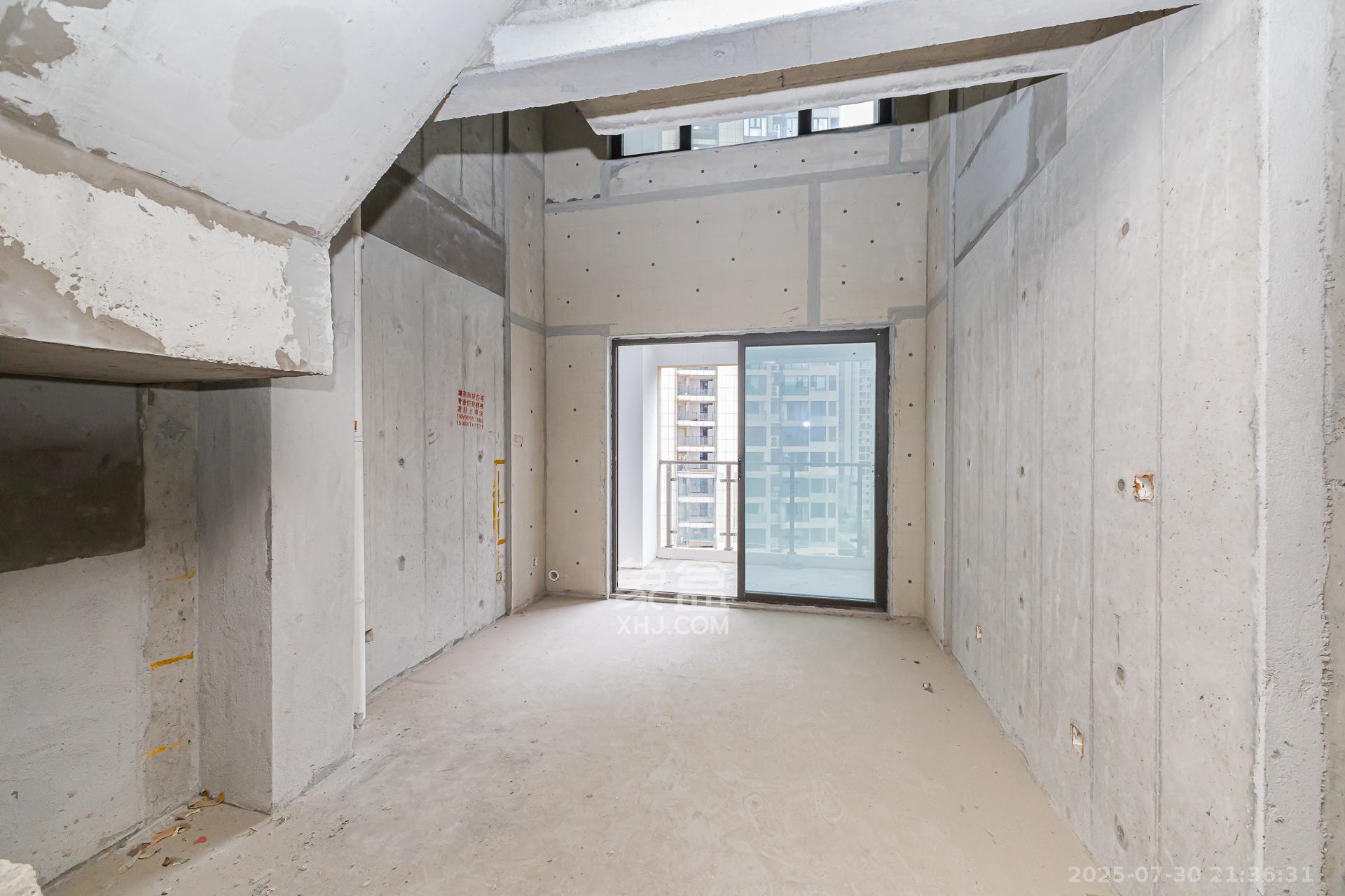 润和湘江天地AB区 4室2厅2卫 110.0万 润和湘江天地AB区 4室2厅2卫 110.0万客厅