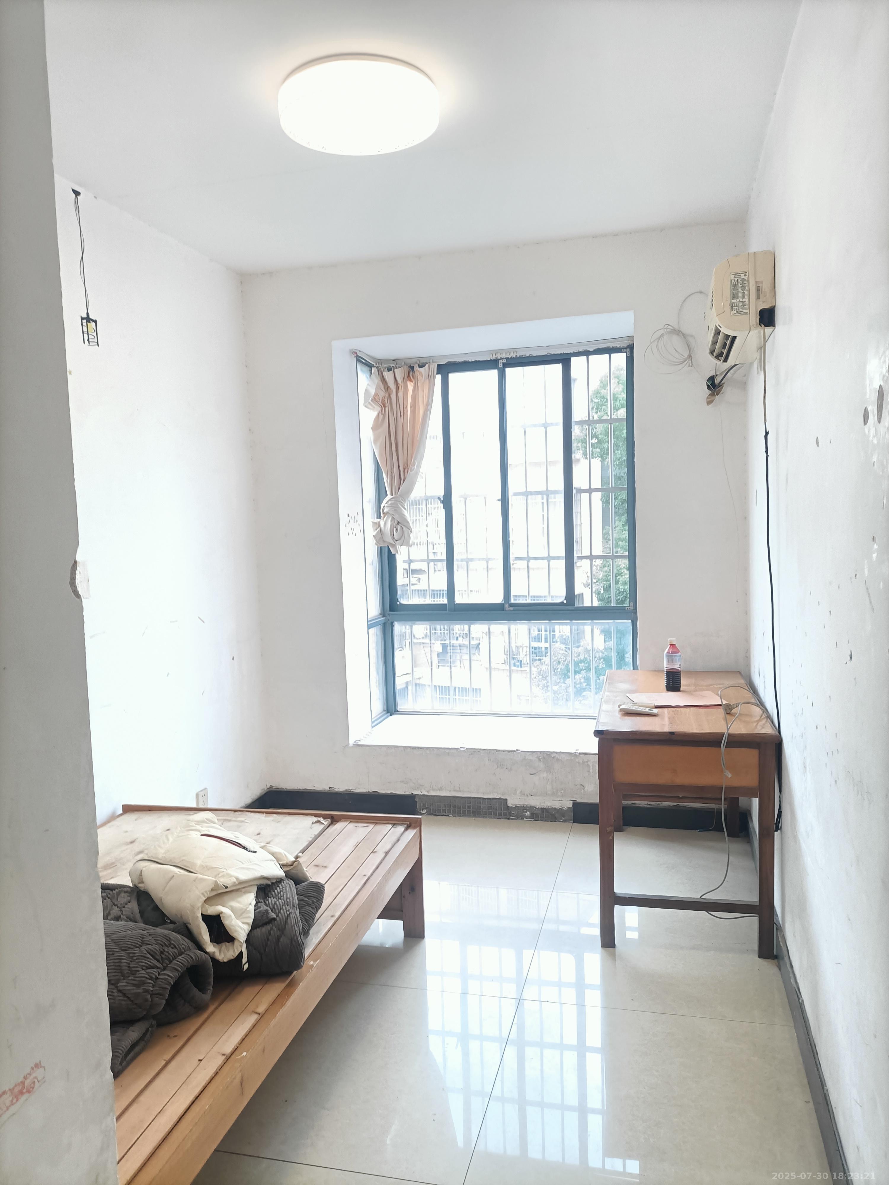 枫林绿洲  4室2厅2卫    2100.0元/月室内图